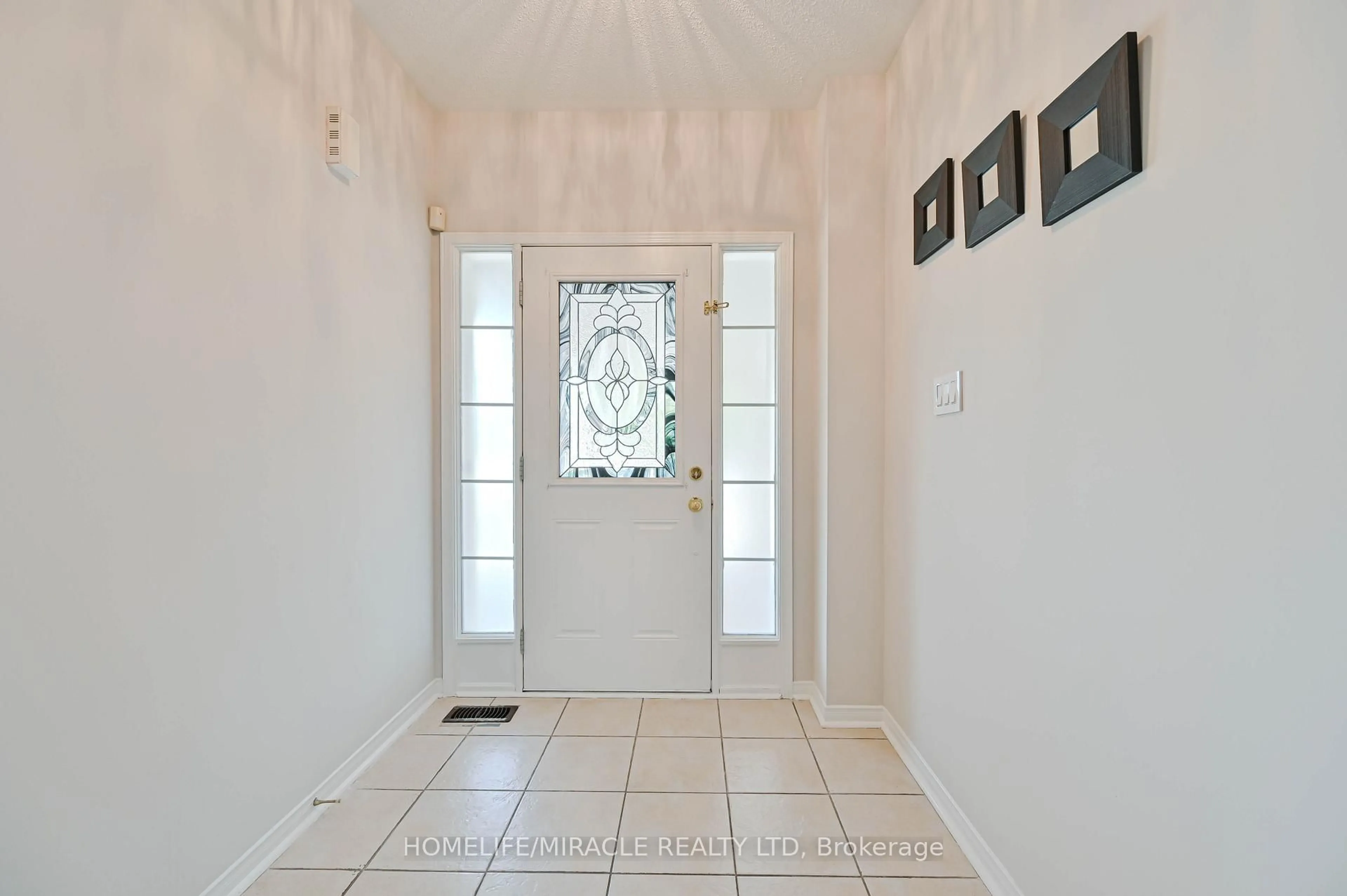 Indoor entryway for 29 Spicebush Terr, Brampton Ontario L6X 0J8