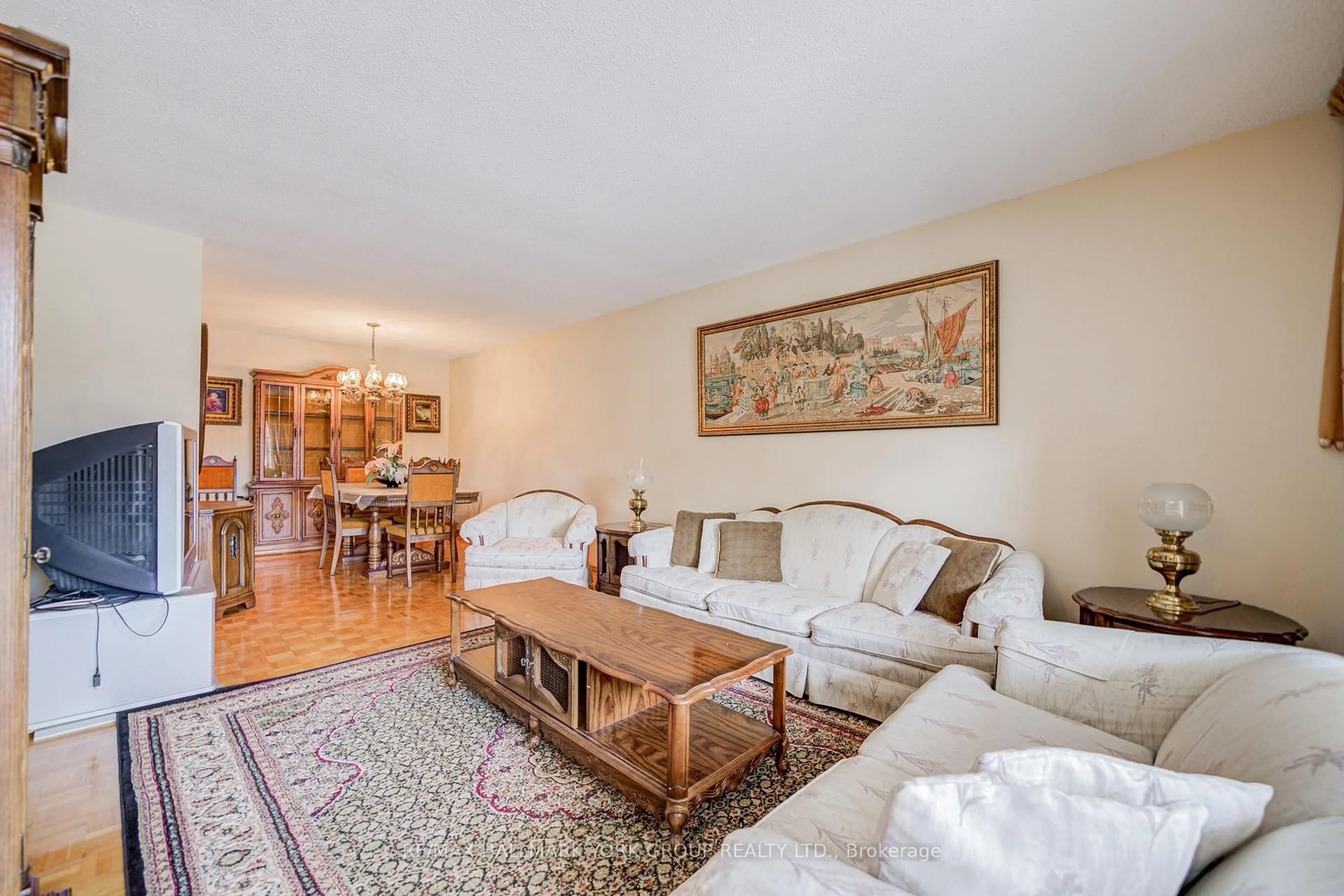 Living room with furniture, unknown for 135 Sawmill Rd, Toronto Ontario M3L 2K3