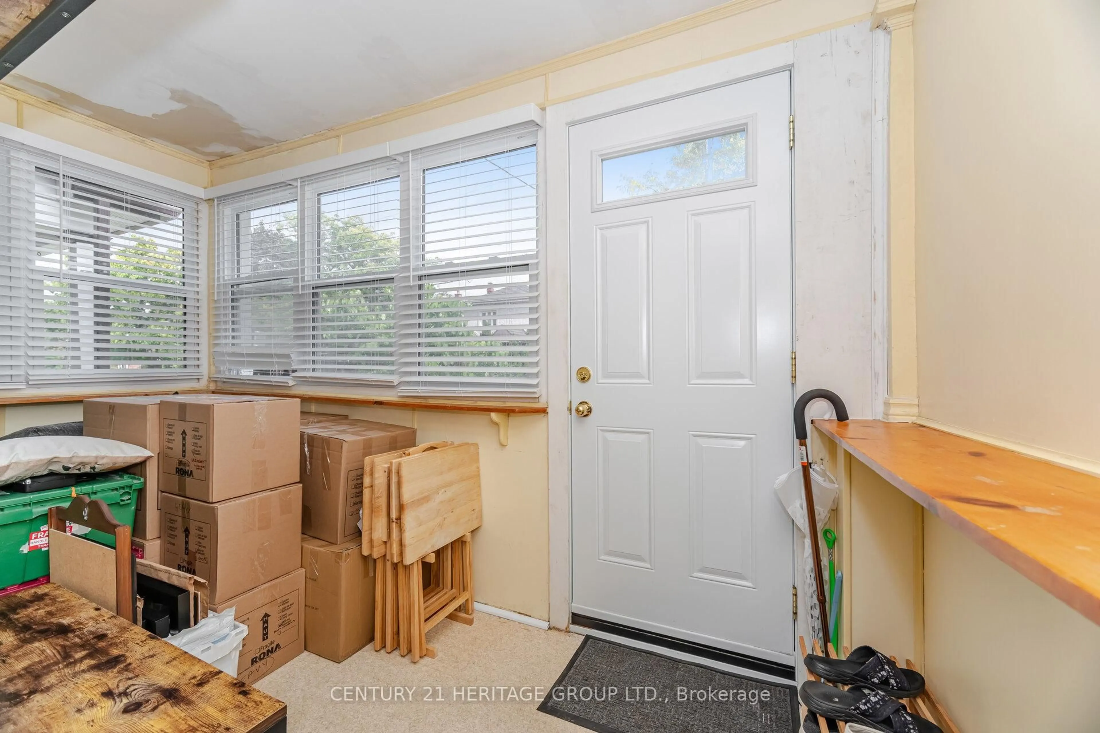 Unknown for 126 Watson Ave, Toronto Ontario M6S 4E1