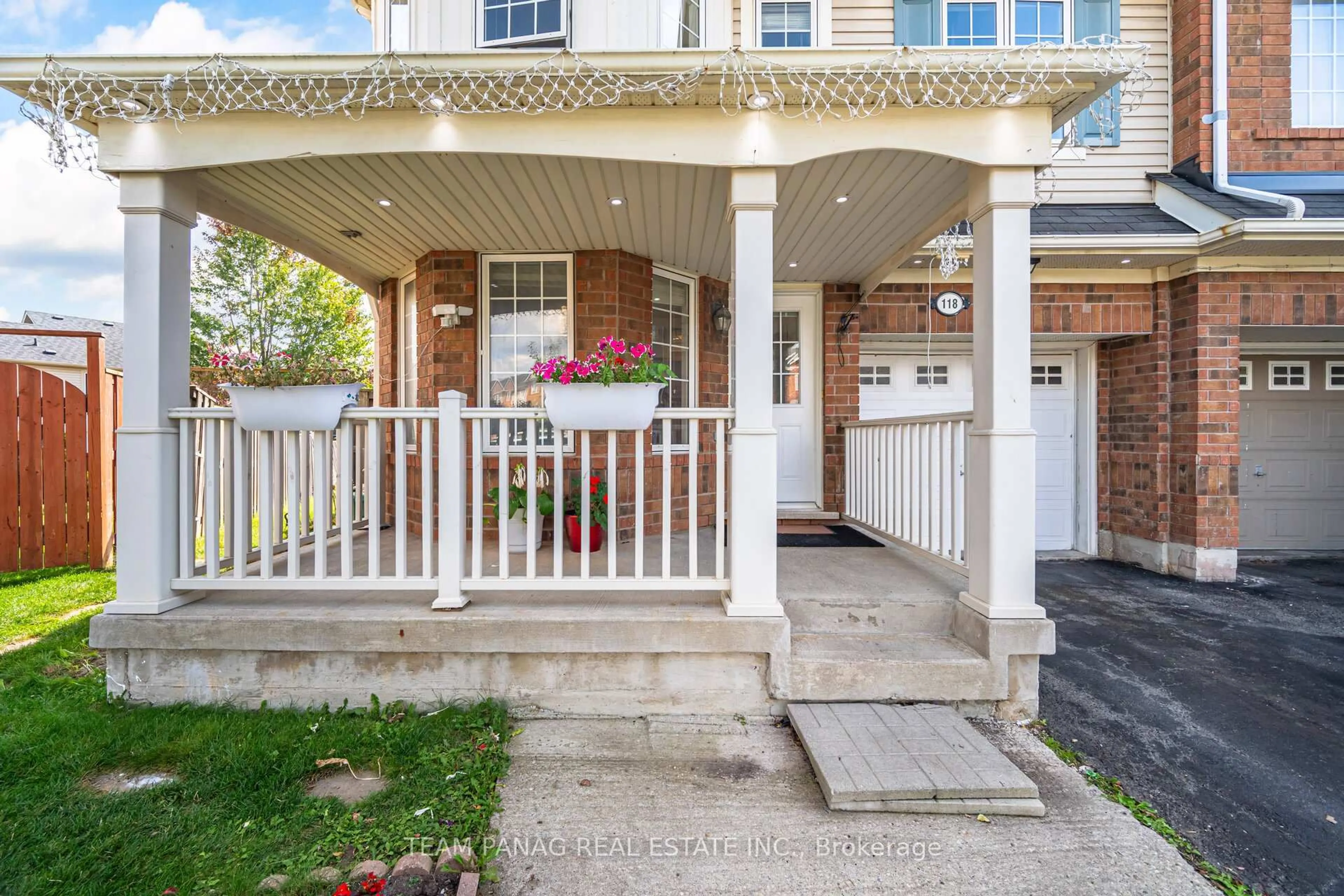Unknown for 118 Decker Hollow Circ, Brampton Ontario L6X 0L5