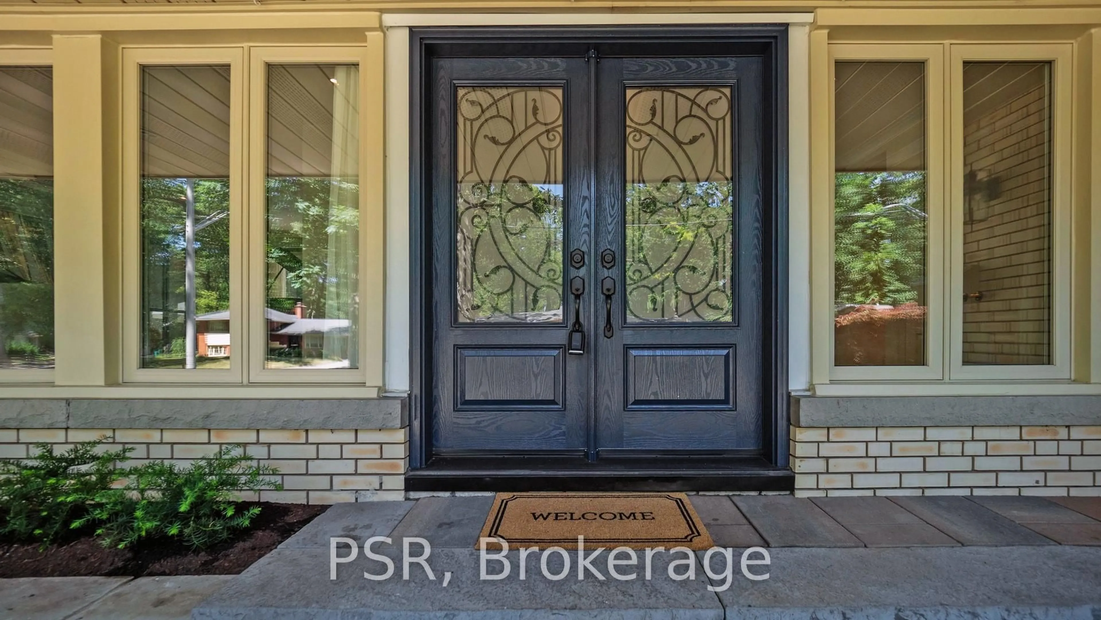 Indoor entryway for 1554 Randor Dr, Mississauga Ontario L5J 3C7