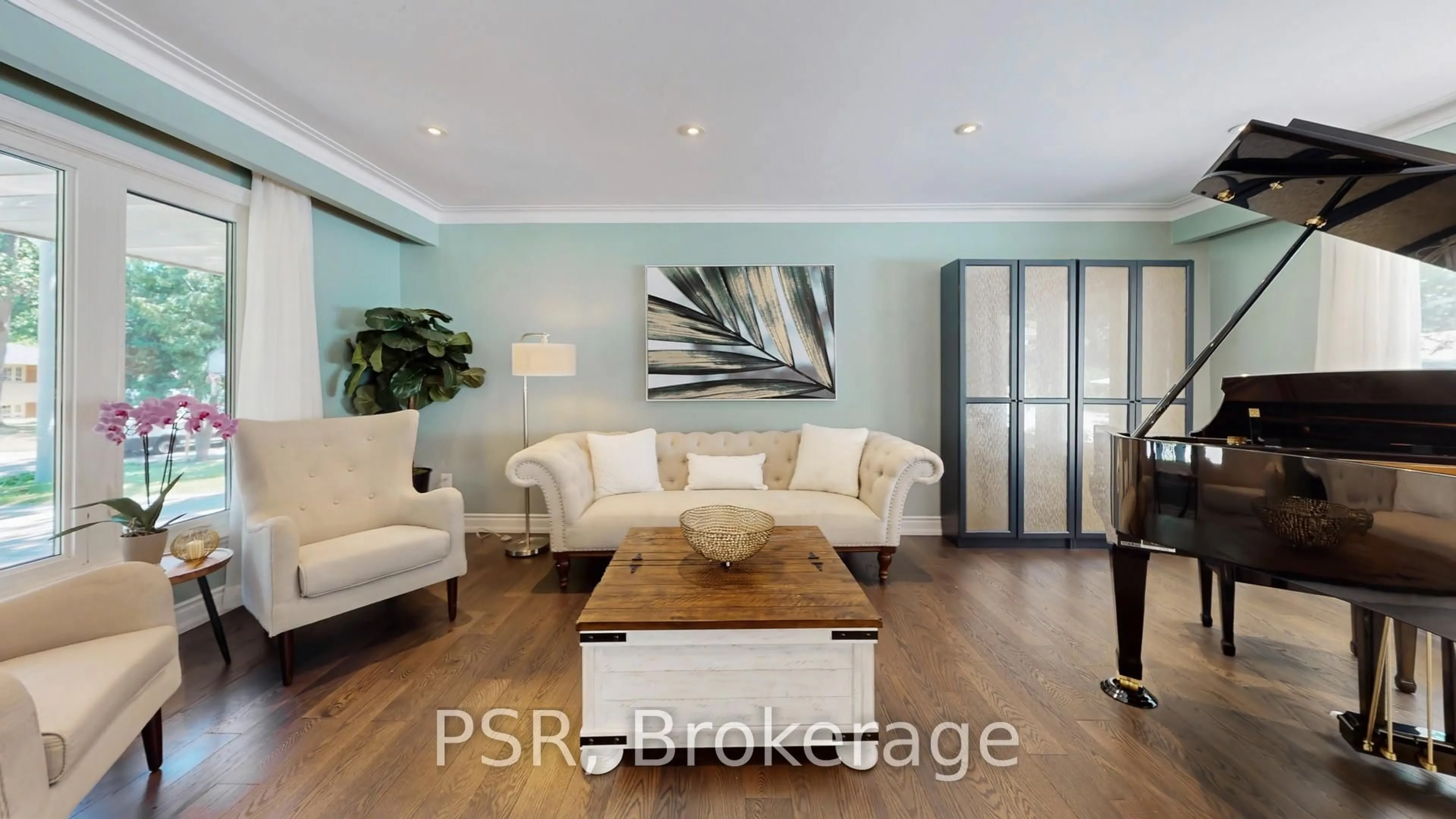 Living room with furniture, wood/laminate floor for 1554 Randor Dr, Mississauga Ontario L5J 3C7