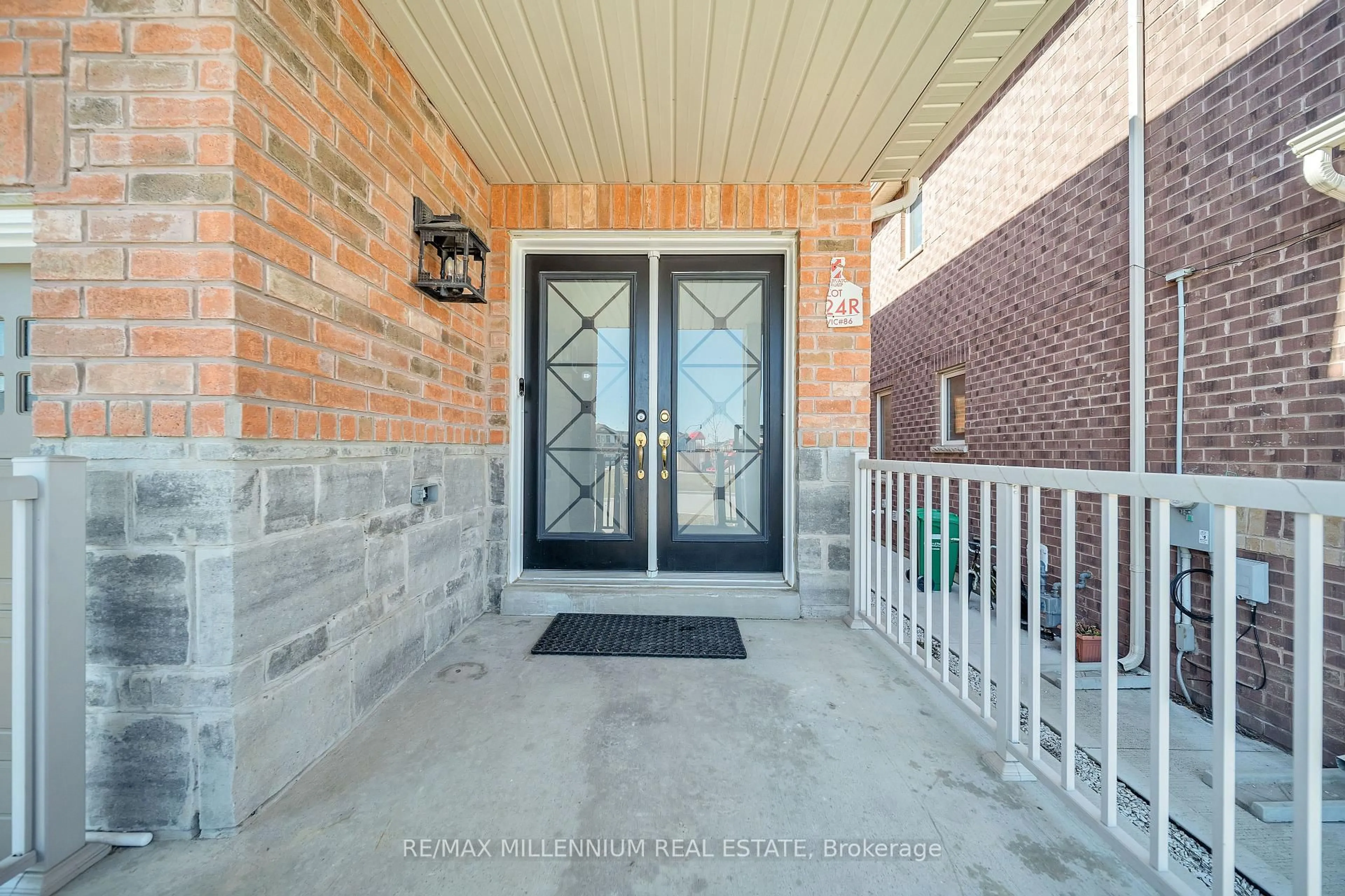 Indoor entryway for 86 Cookview Dr, Brampton Ontario L6R 3T6