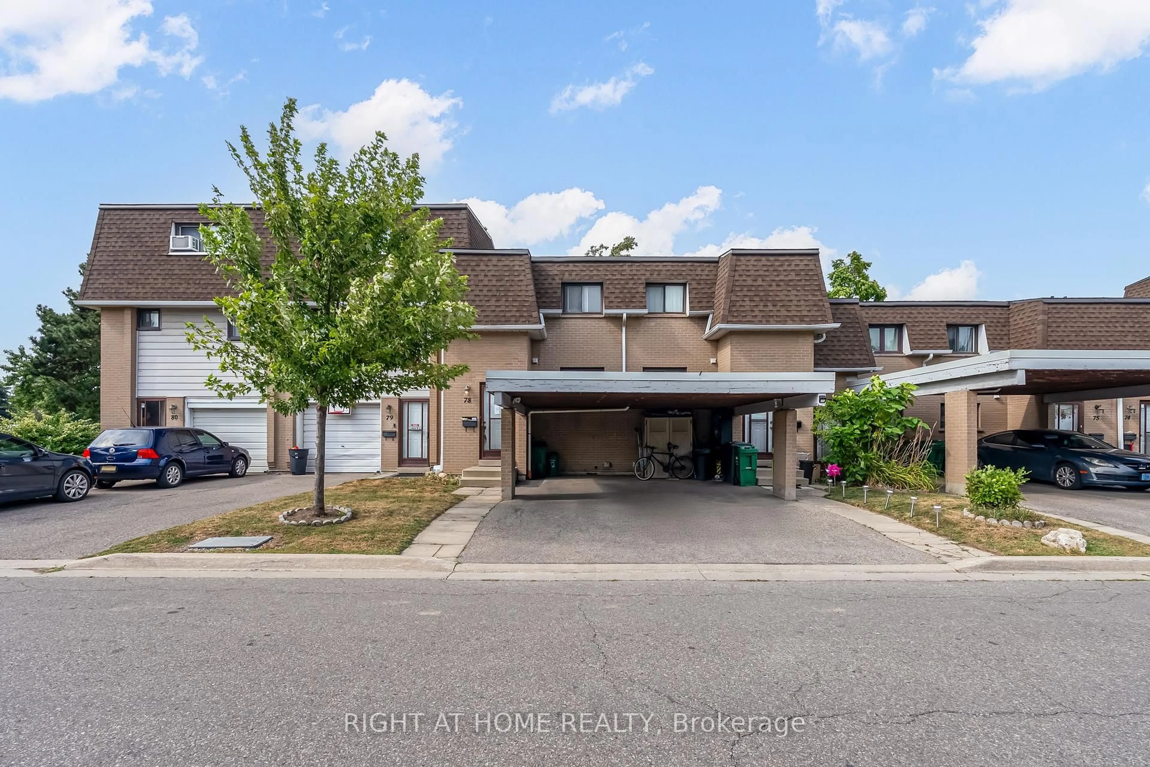 A pic from outside/outdoor area/front of a property/back of a property/a pic from drone, street for 475 Bramalea Rd #78, Brampton Ontario L6T 2X2