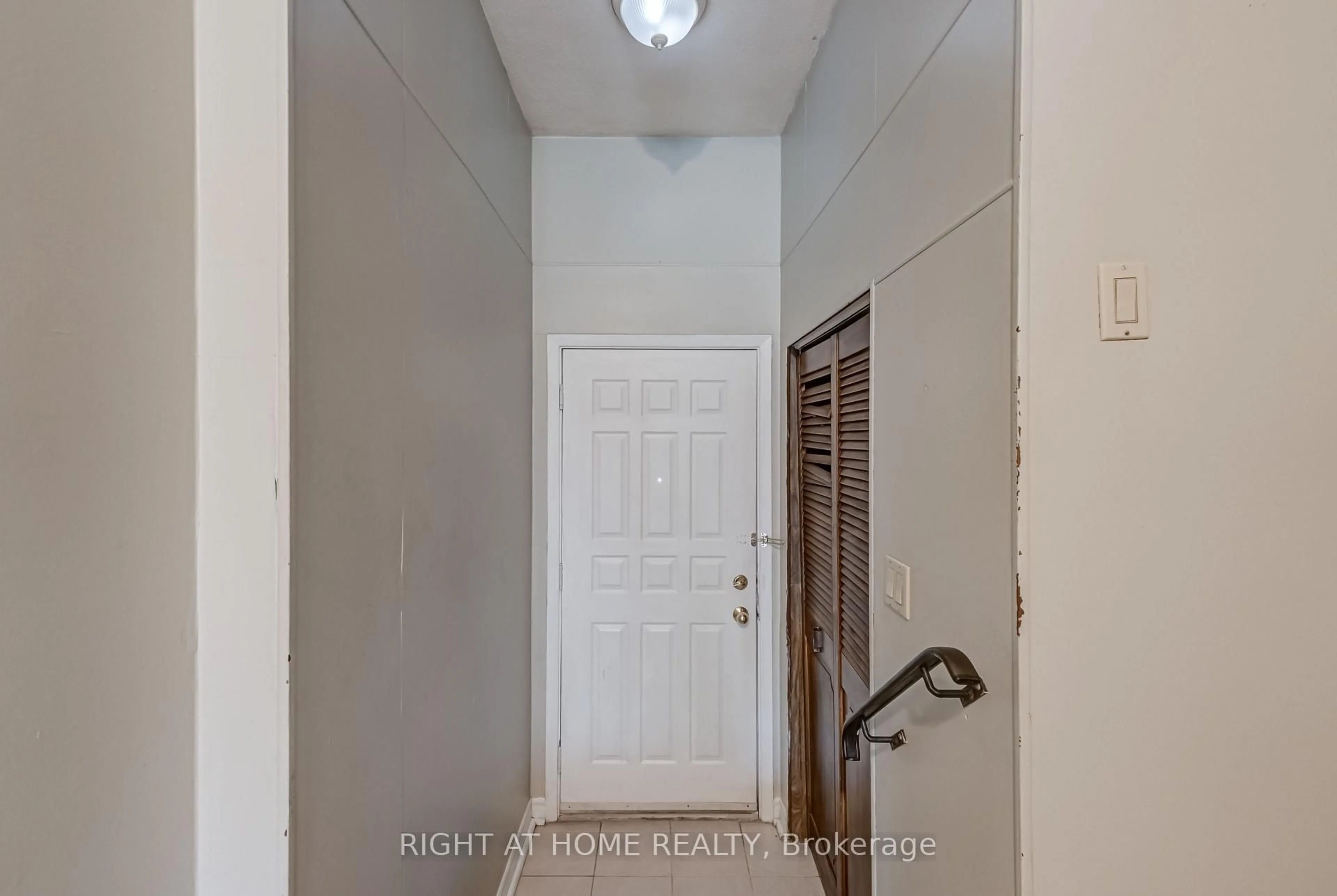 Indoor entryway for 475 Bramalea Rd #78, Brampton Ontario L6T 2X2