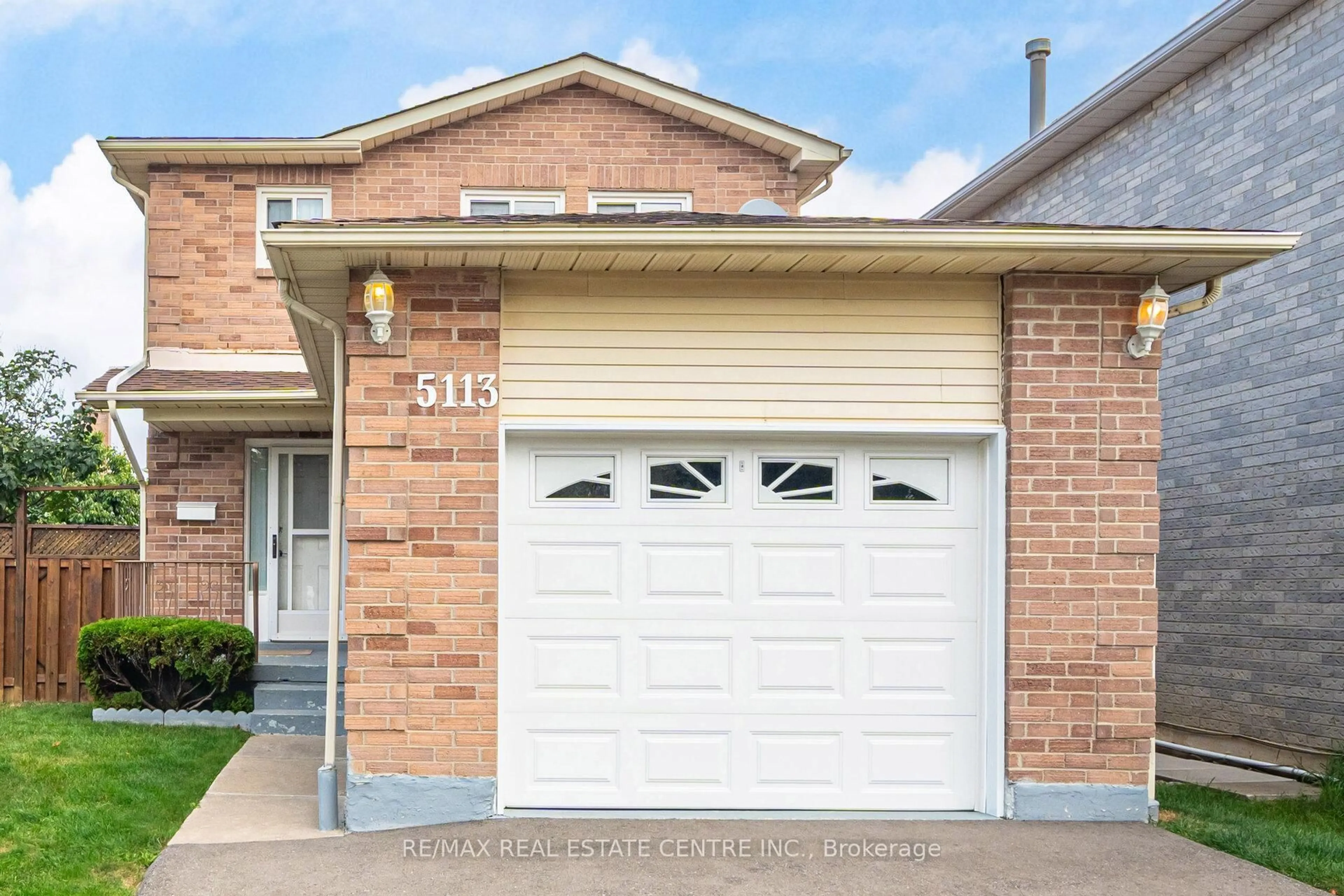 Home with brick exterior material, street for 5113 Palomar Cres, Mississauga Ontario L5R 2X5