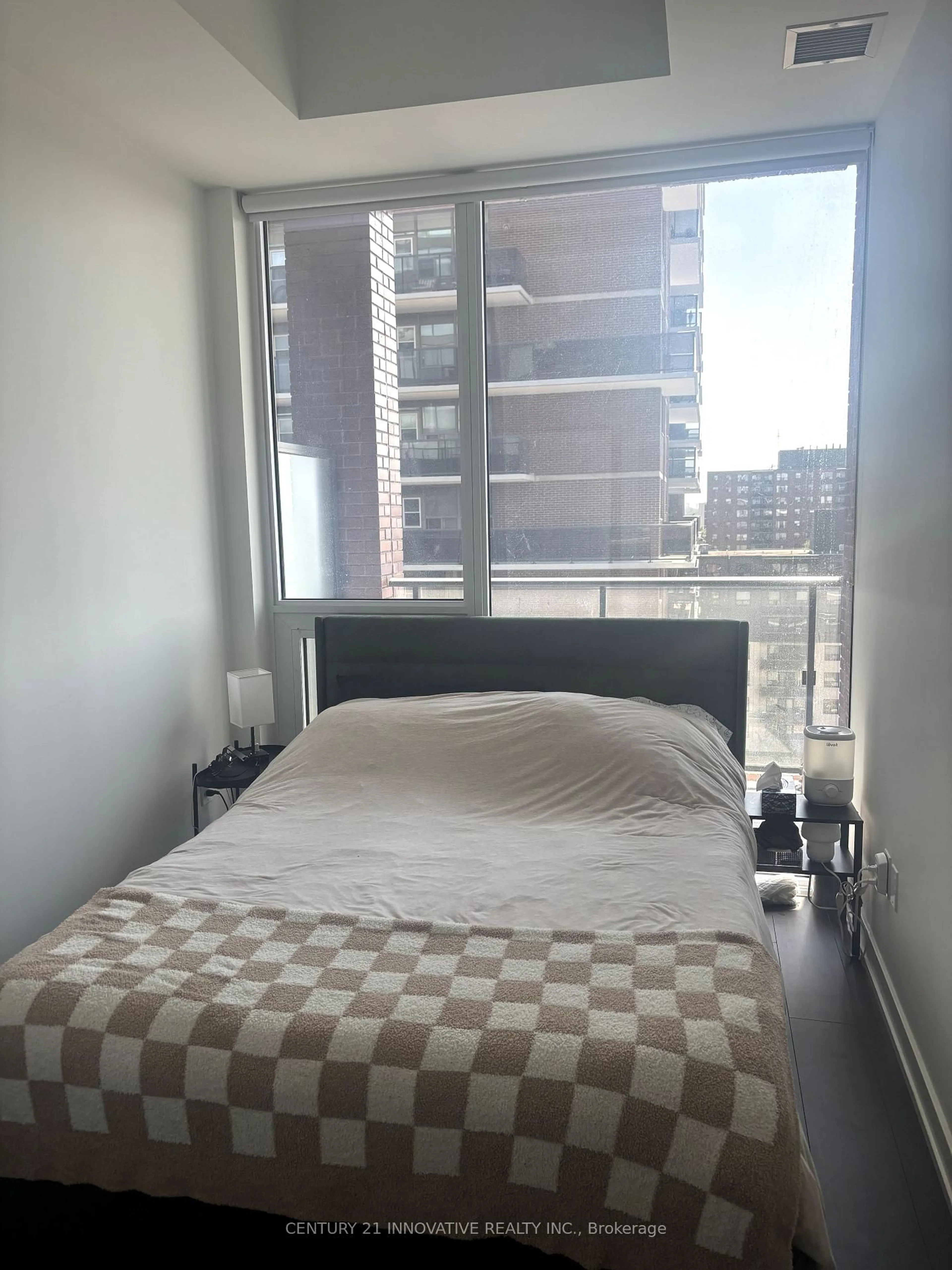 Bedroom with bed, floor is not visible for 28 Ann St #813, Mississauga Ontario L5G 0E1