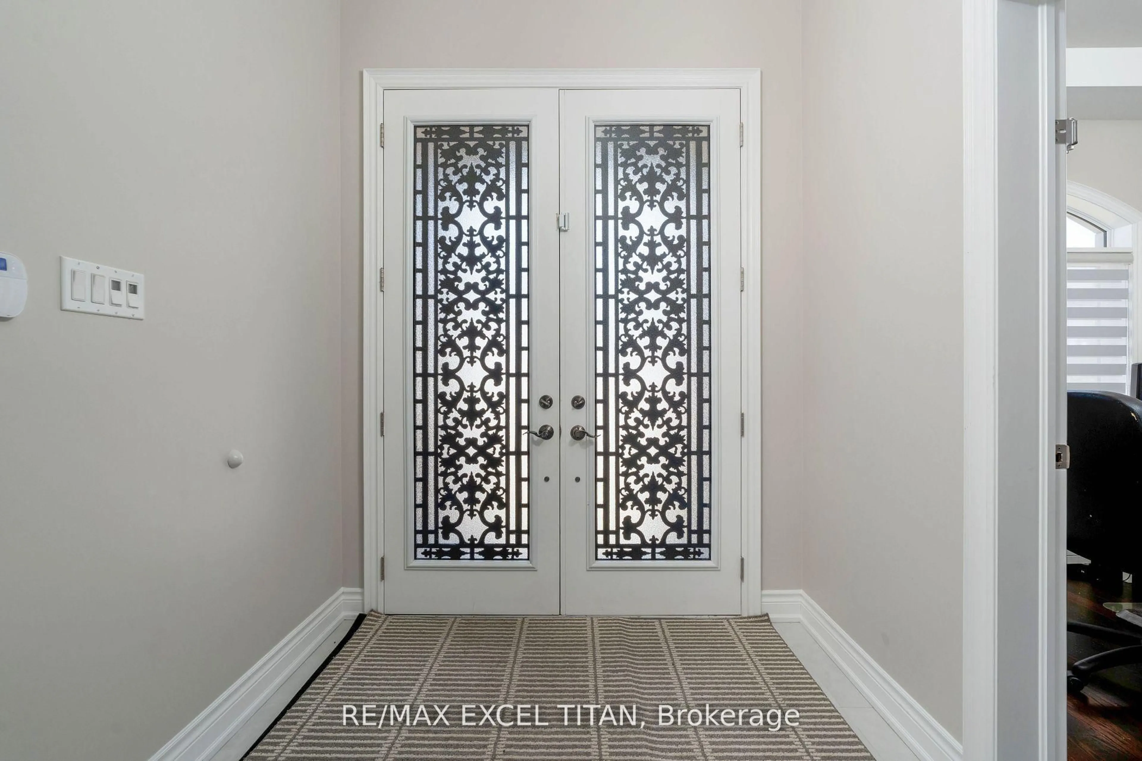 Indoor entryway for 32 Longevity Rd, Brampton Ontario L6X 5P3