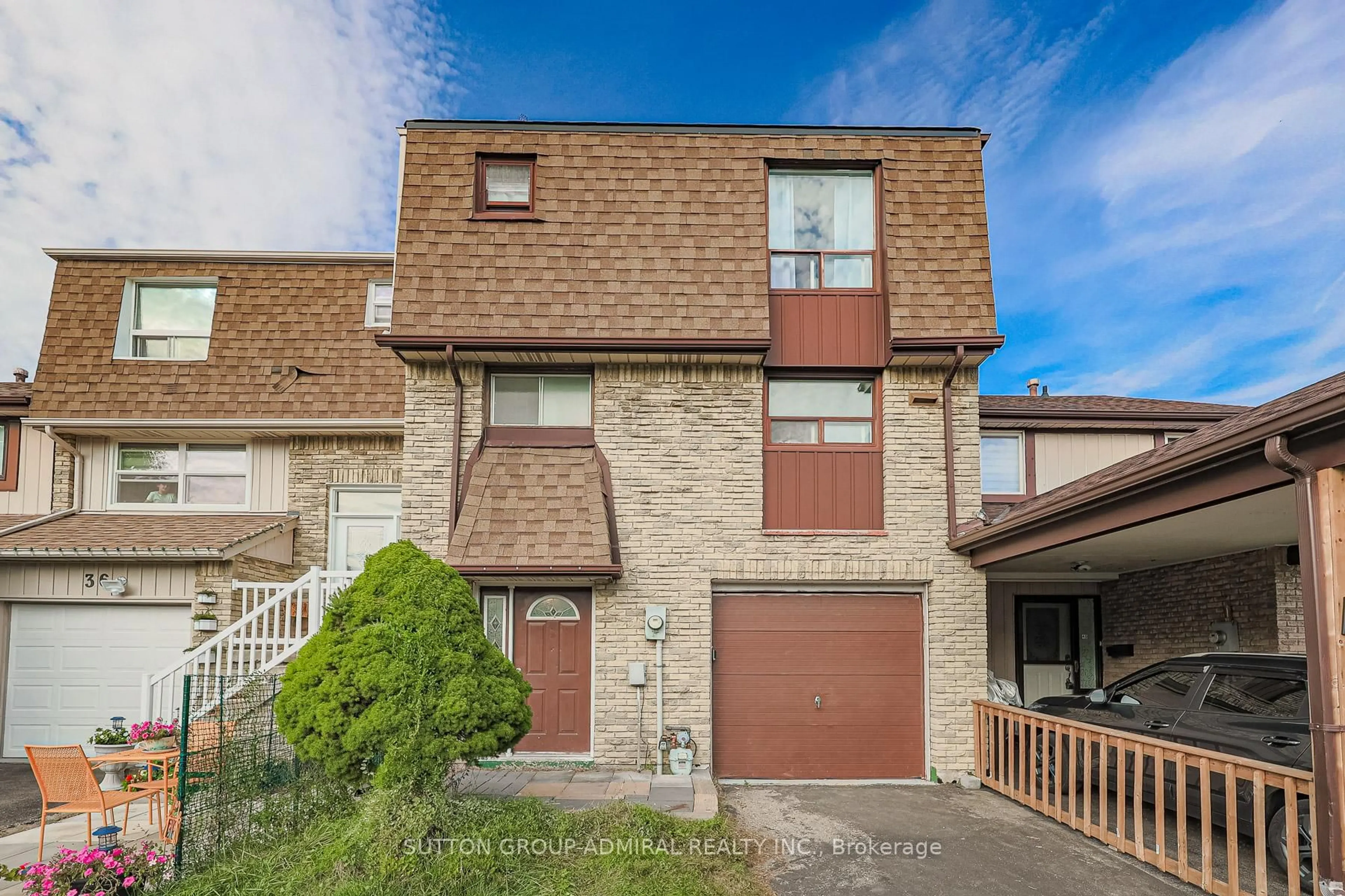 Home with brick exterior material, street for 38 Macassa Crt, Brampton Ontario L6Z 1B3