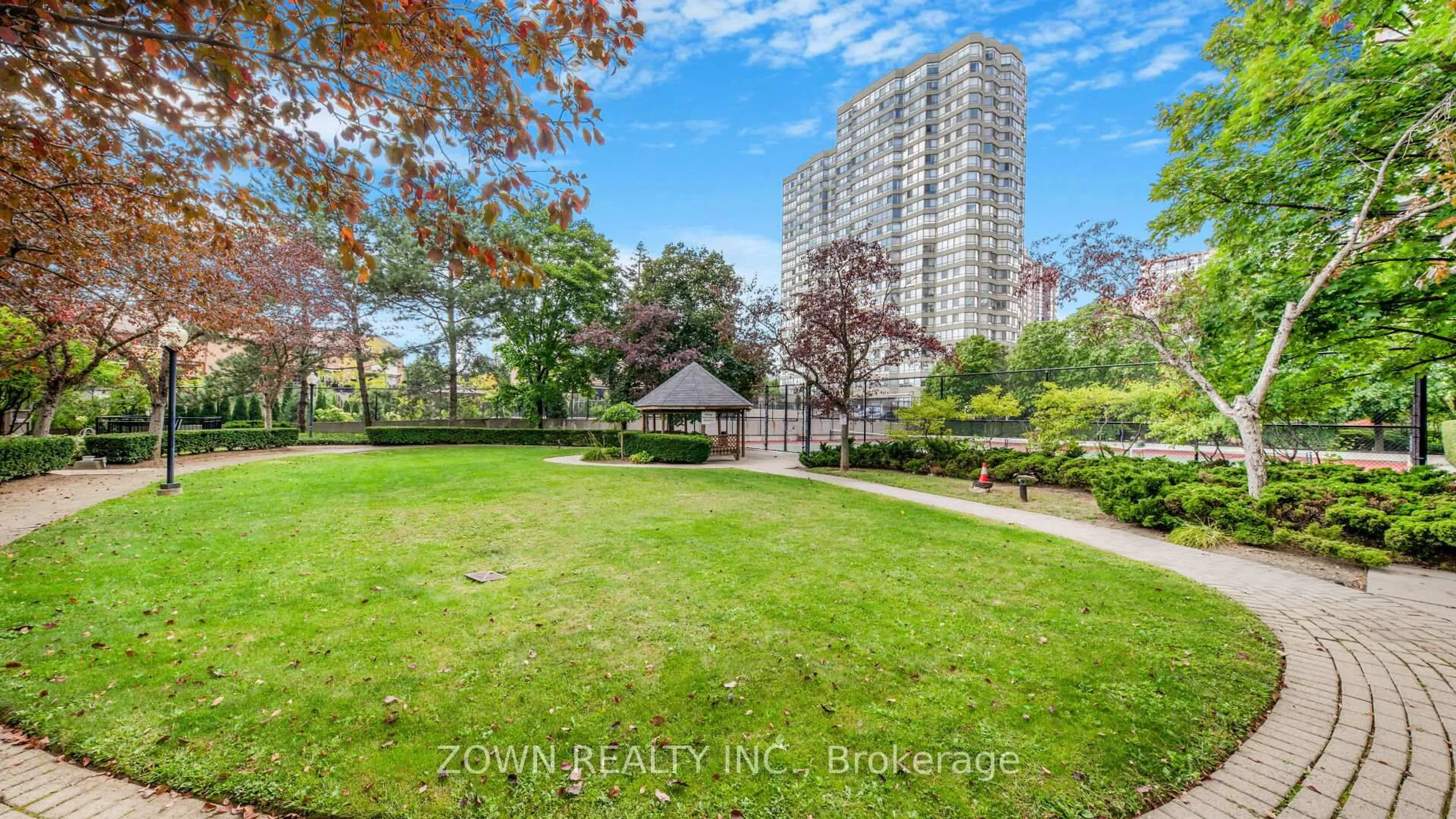 A pic from outside/outdoor area/front of a property/back of a property/a pic from drone, water/lake/river/ocean view for 55 ELM Dr #805, Mississauga Ontario L5B 3Z3