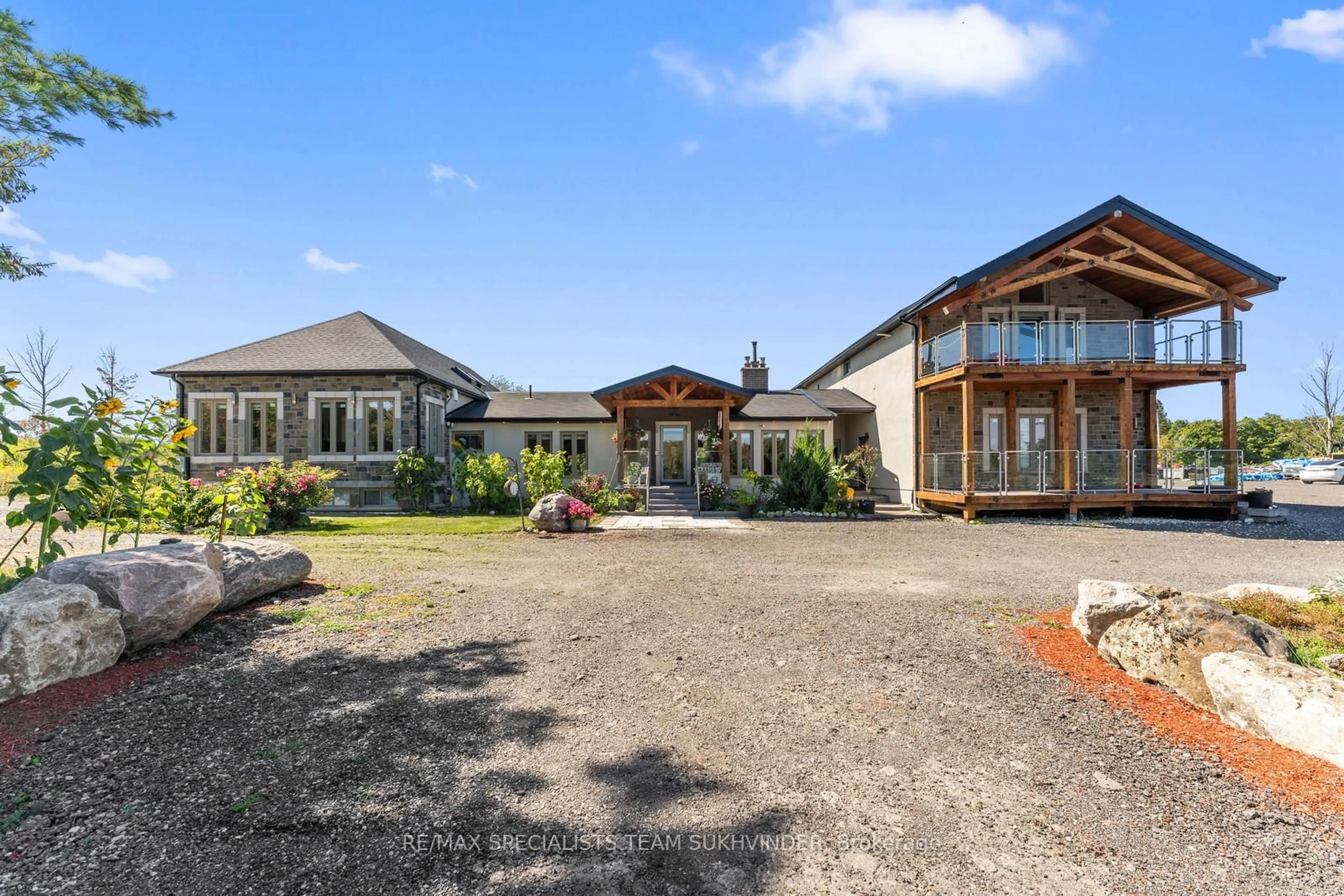A pic from outside/outdoor area/front of a property/back of a property/a pic from drone, unknown for 9256 First Line, Milton Ontario L9T 2X7