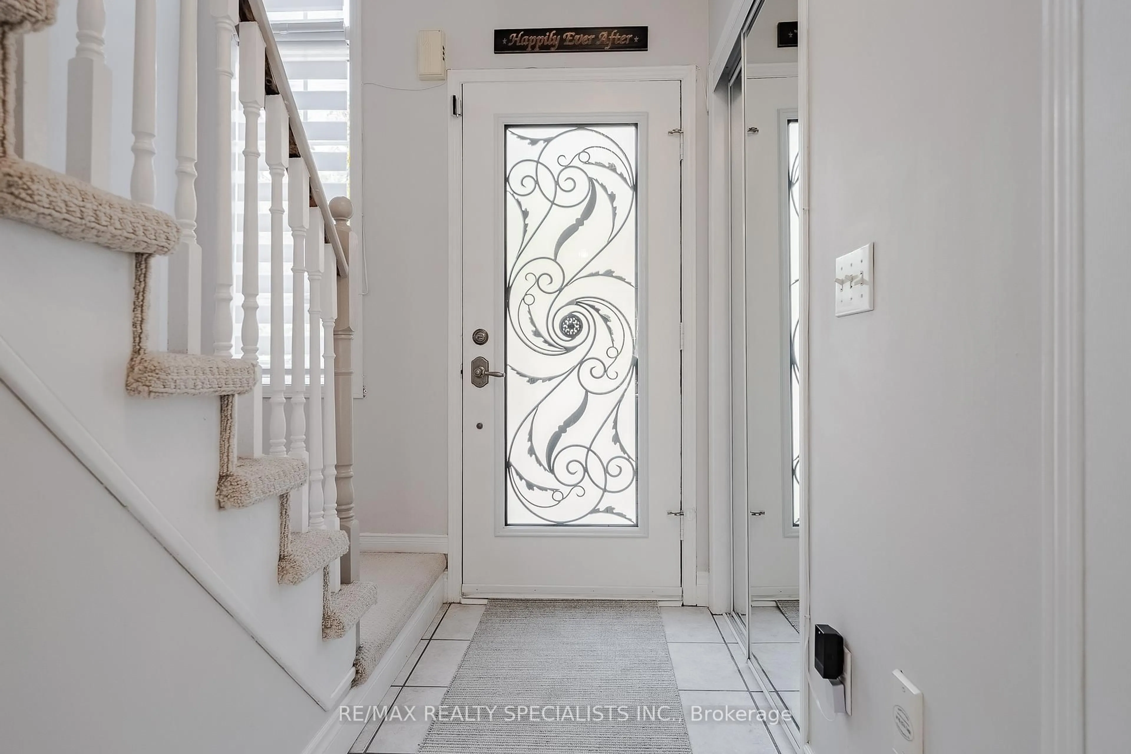 Indoor entryway for 9800 Mclaughlin Rd #250, Brampton Ontario L6X 4R1
