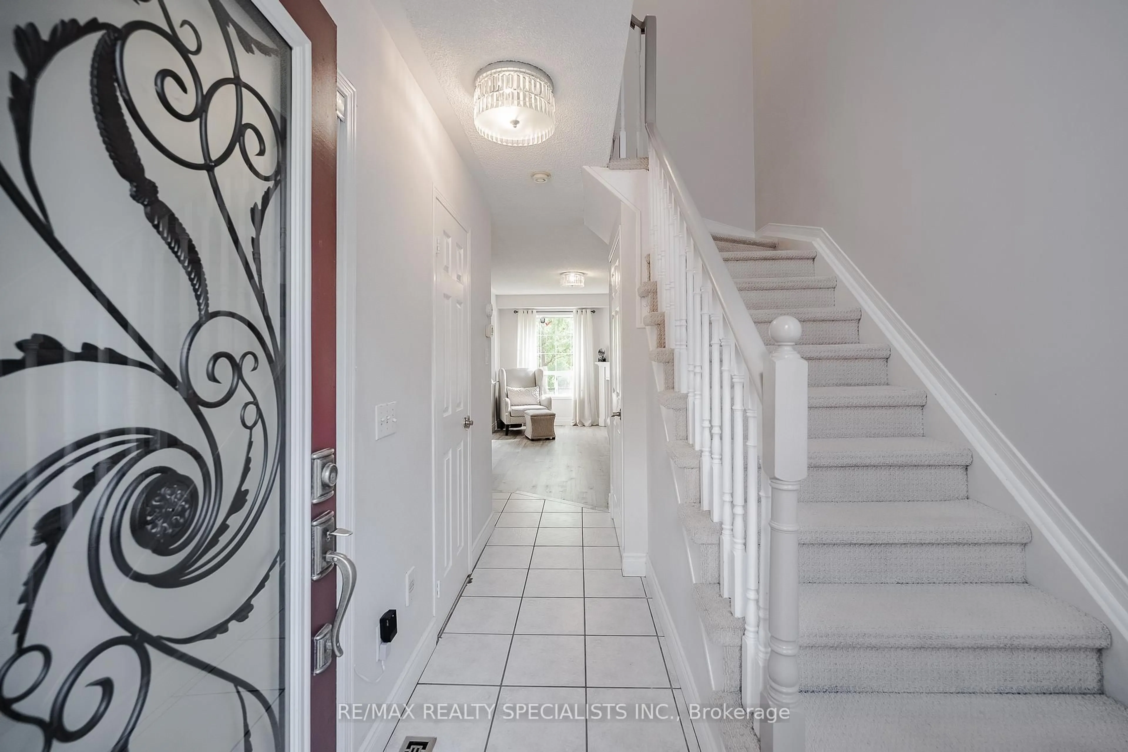 Indoor foyer for 9800 Mclaughlin Rd #250, Brampton Ontario L6X 4R1