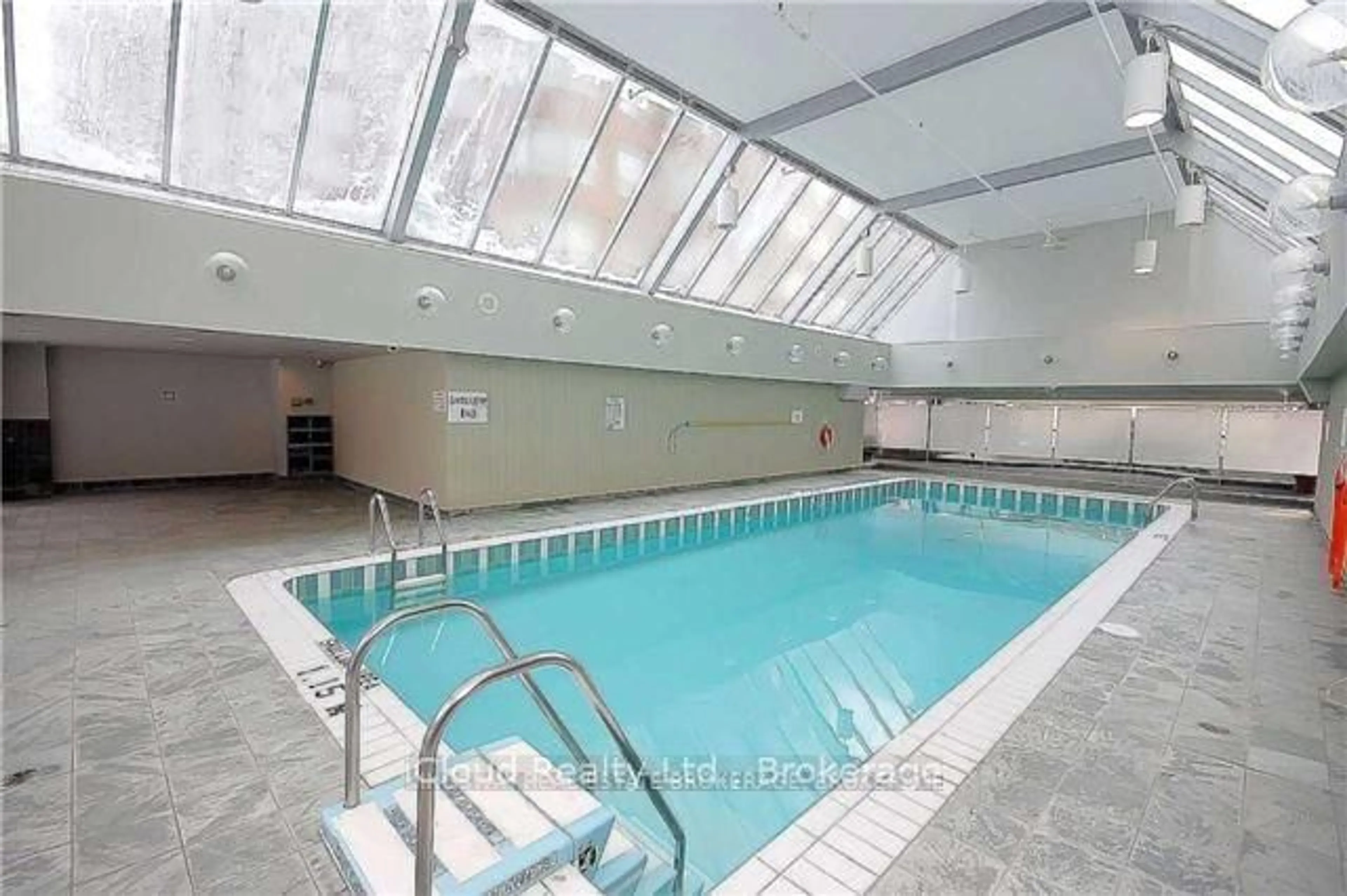 Pool for 325 Webb Dr #1907, Mississauga Ontario L5B 3Z9