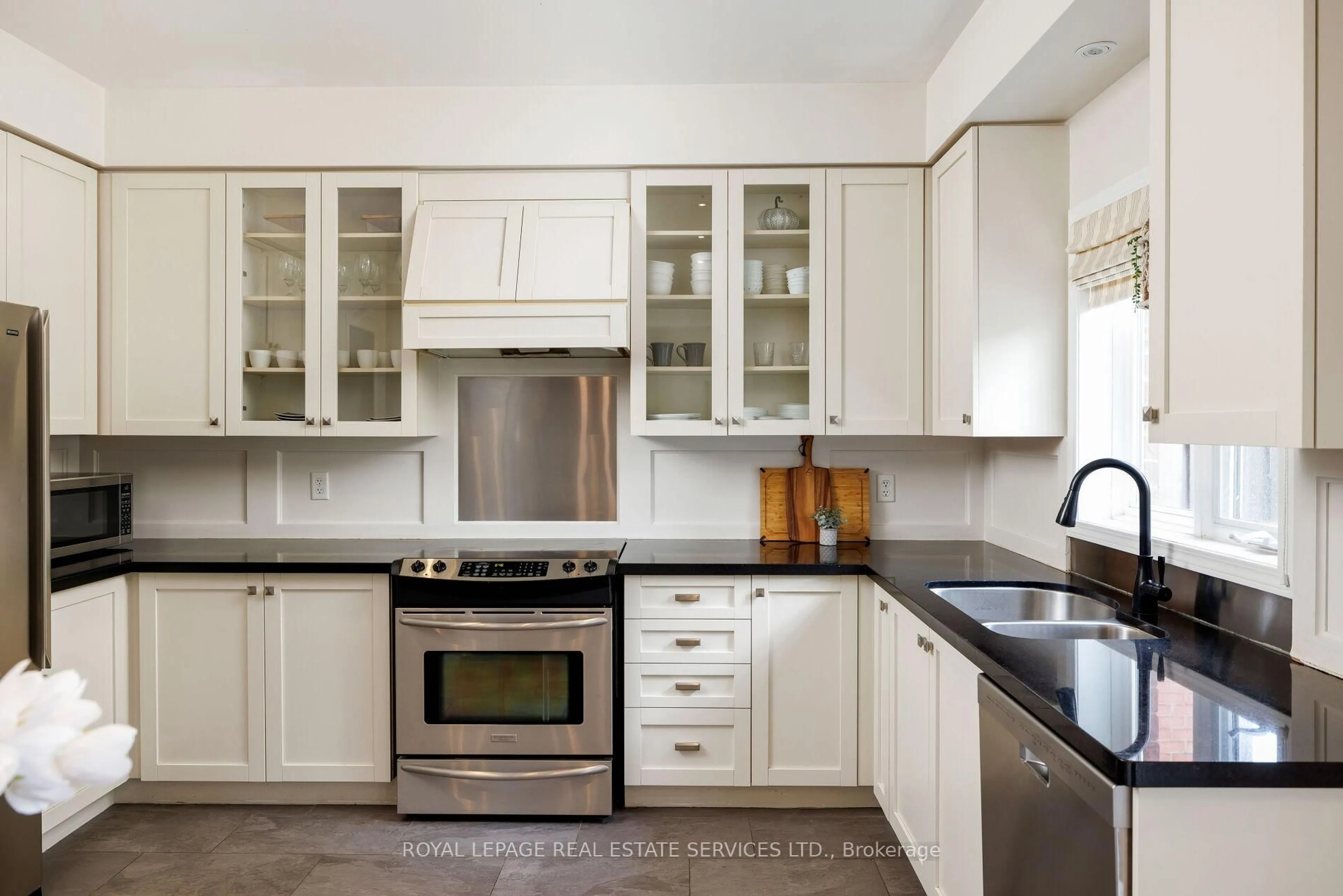 Contemporary kitchen, ceramic/tile floor for 2202 Brookhaven Cres, Oakville Ontario L6M 5B8