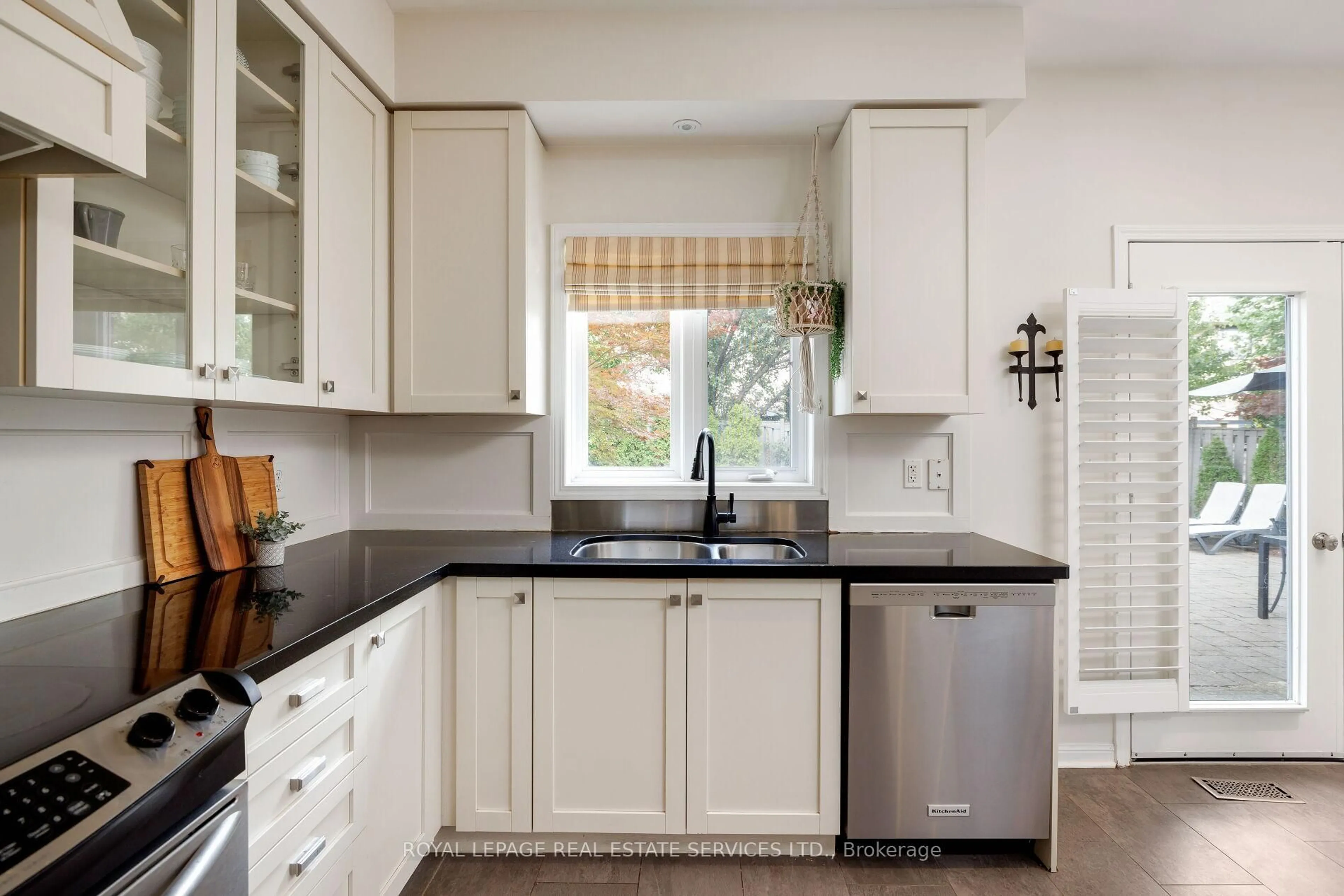 Contemporary kitchen, ceramic/tile floor for 2202 Brookhaven Cres, Oakville Ontario L6M 5B8