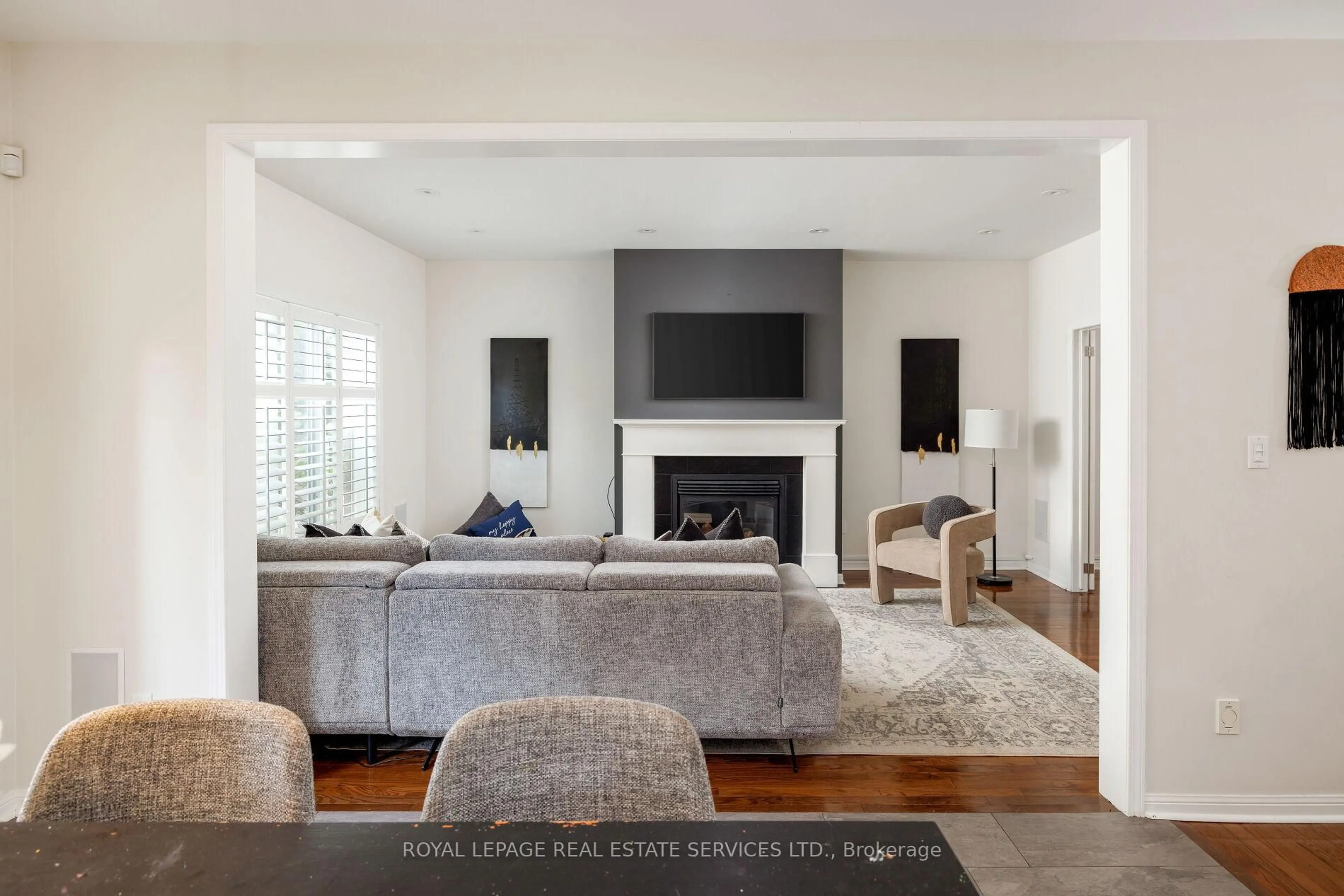 Living room with furniture, unknown for 2202 Brookhaven Cres, Oakville Ontario L6M 5B8