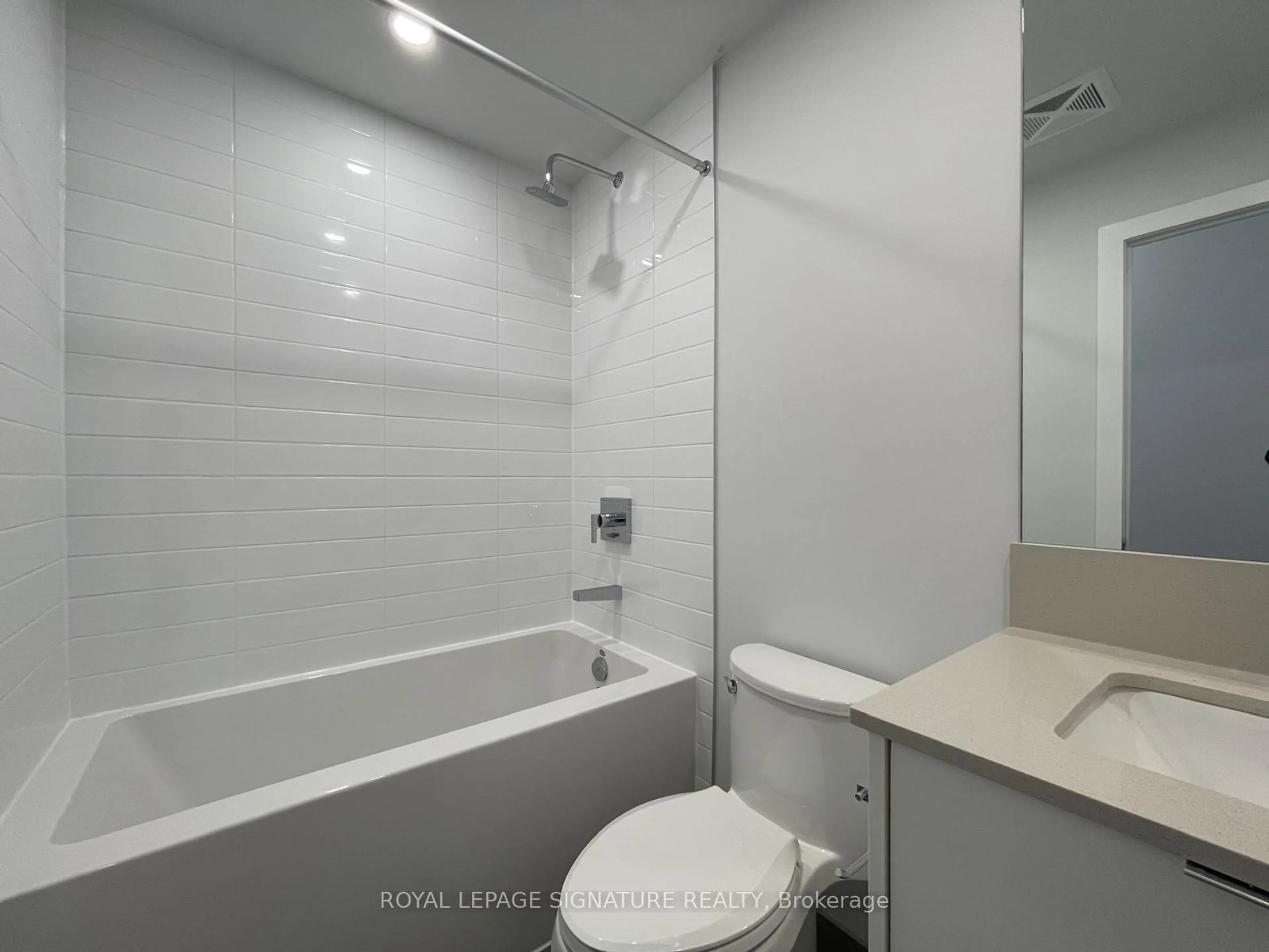 Standard bathroom, unknown for 4130 Parkside Village Dr #1803, Mississauga Ontario L5B 0L7