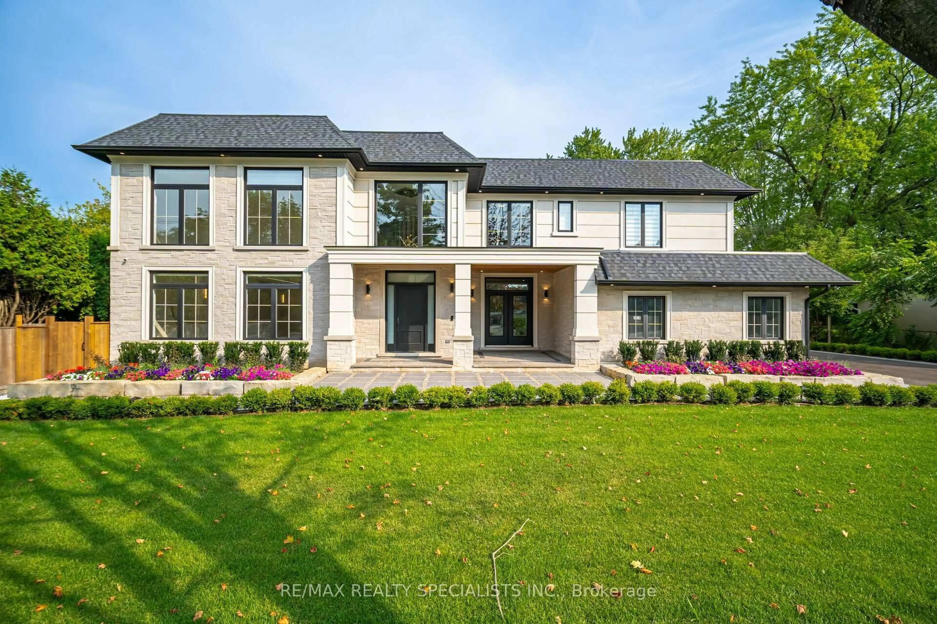 Home with brick exterior material, street for 2014 Lakeshore Rd, Oakville Ontario L6L 1G7