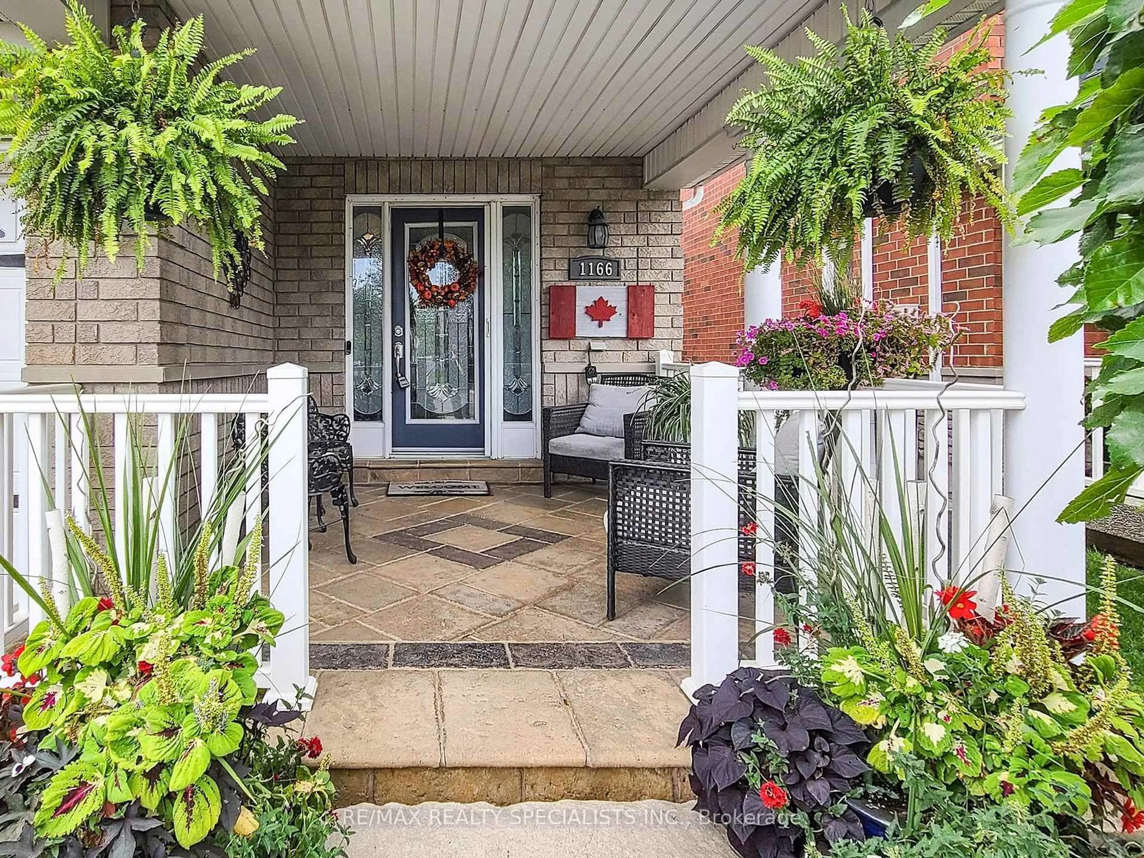 Indoor entryway for 1166 Costigan Rd, Milton Ontario L9T 6N8