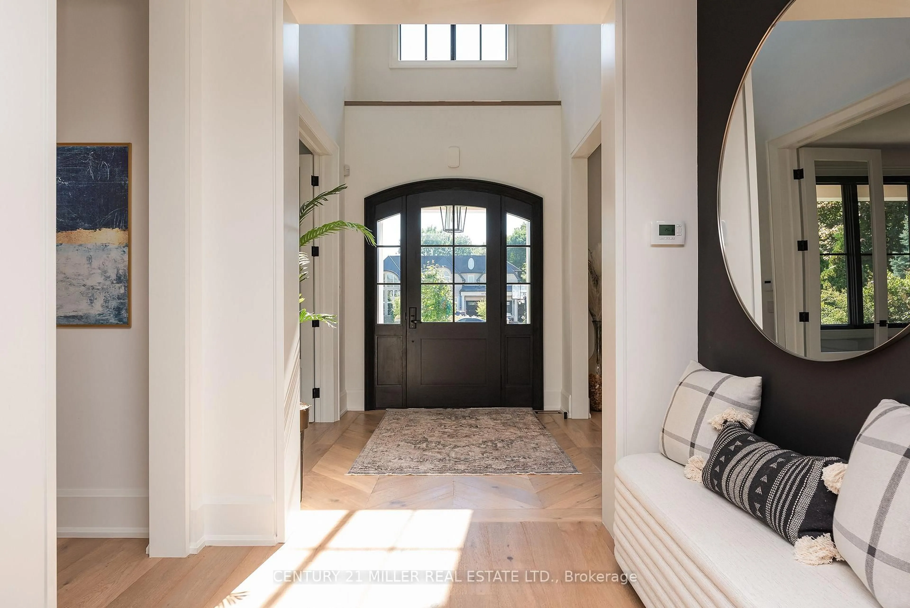 Indoor entryway for 1411 Willowdown Rd, Oakville Ontario L6L 1X2