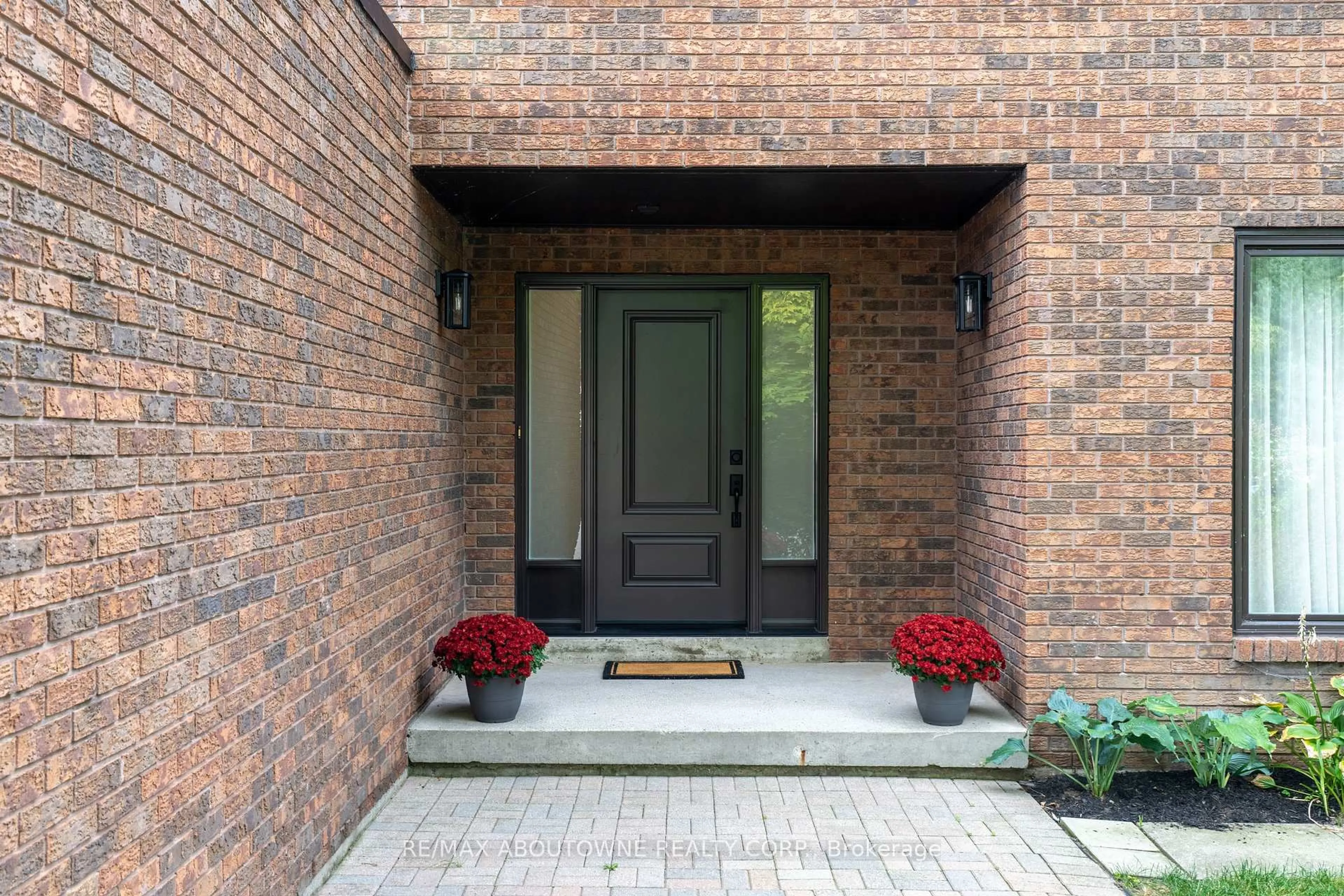 Indoor entryway for 20 Arkendo Dr, Oakville Ontario L6J 5T9