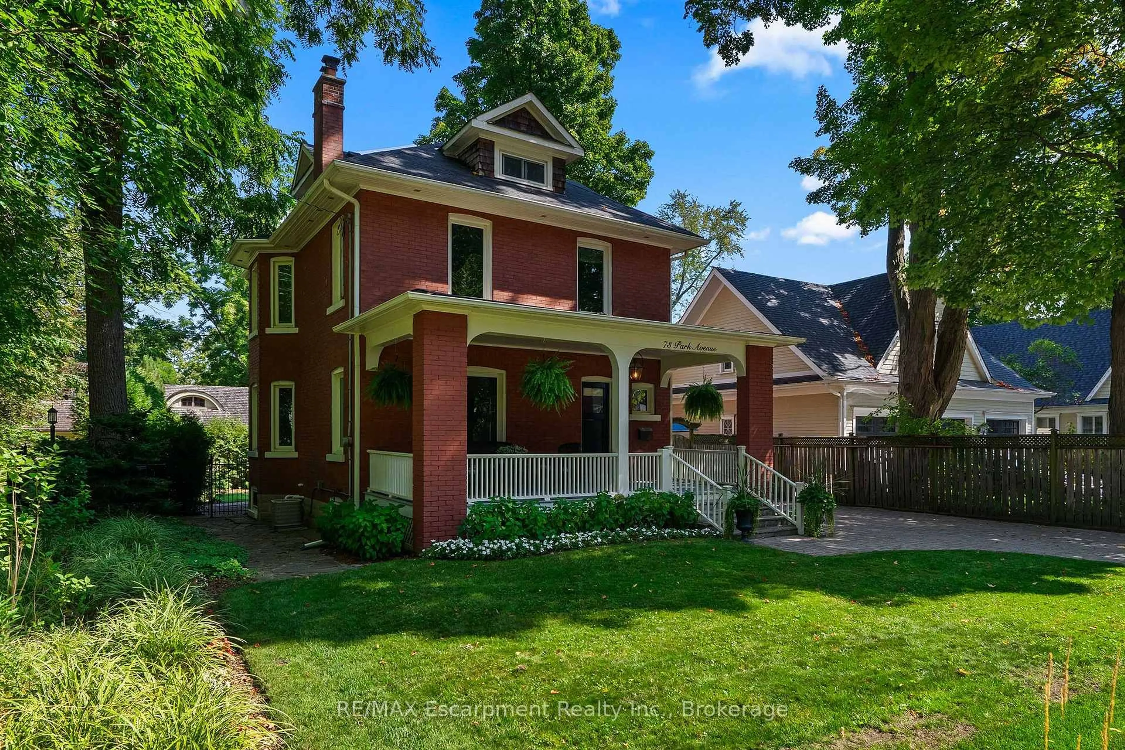 Home with brick exterior material, street for 73 Park Ave, Oakville Ontario L6J 3Y1