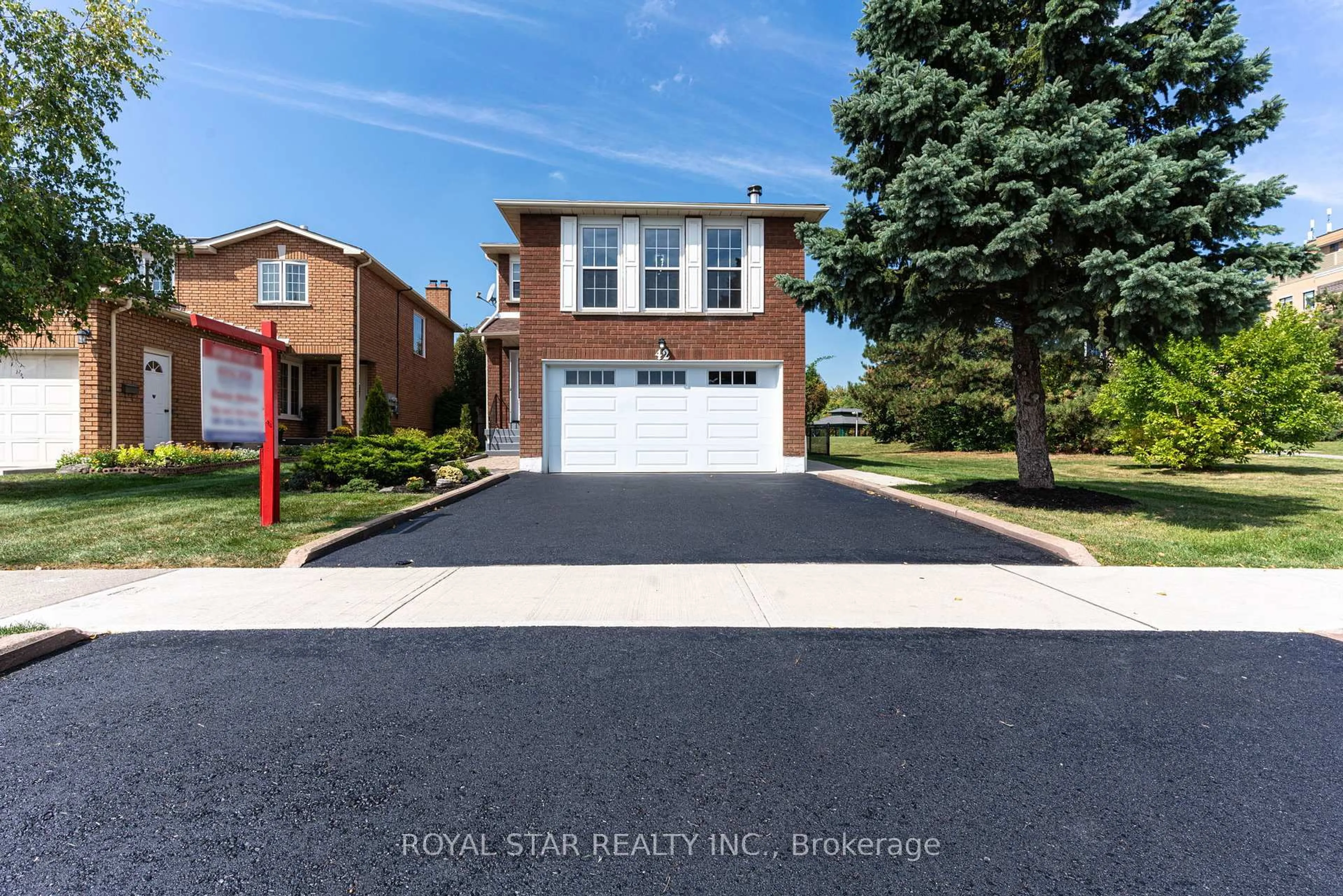 Home with brick exterior material, street for 42 Kingknoll Dr, Brampton Ontario L6Y 3G6