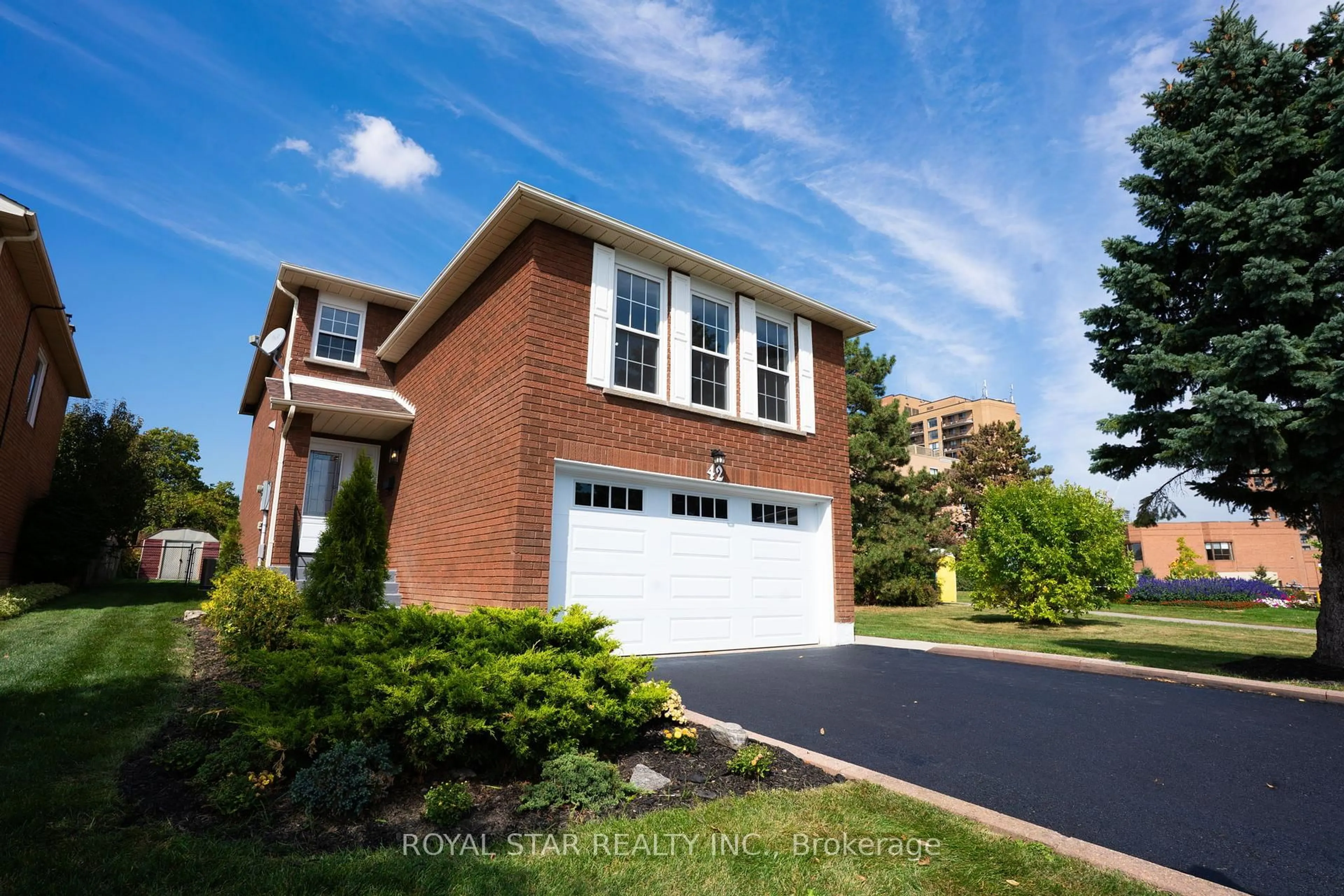 Home with brick exterior material, street for 42 Kingknoll Dr, Brampton Ontario L6Y 3G6