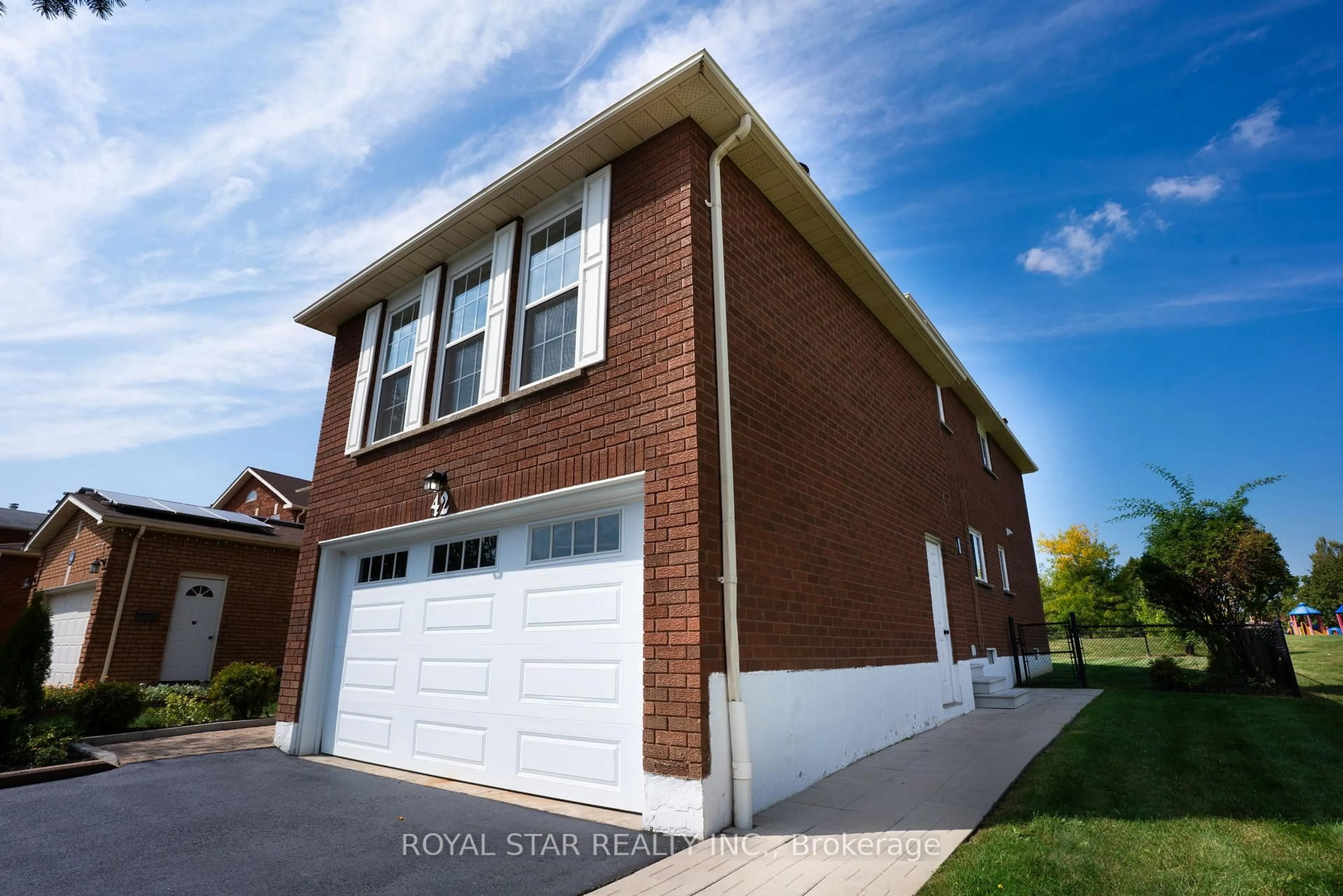 Home with brick exterior material, street for 42 Kingknoll Dr, Brampton Ontario L6Y 3G6