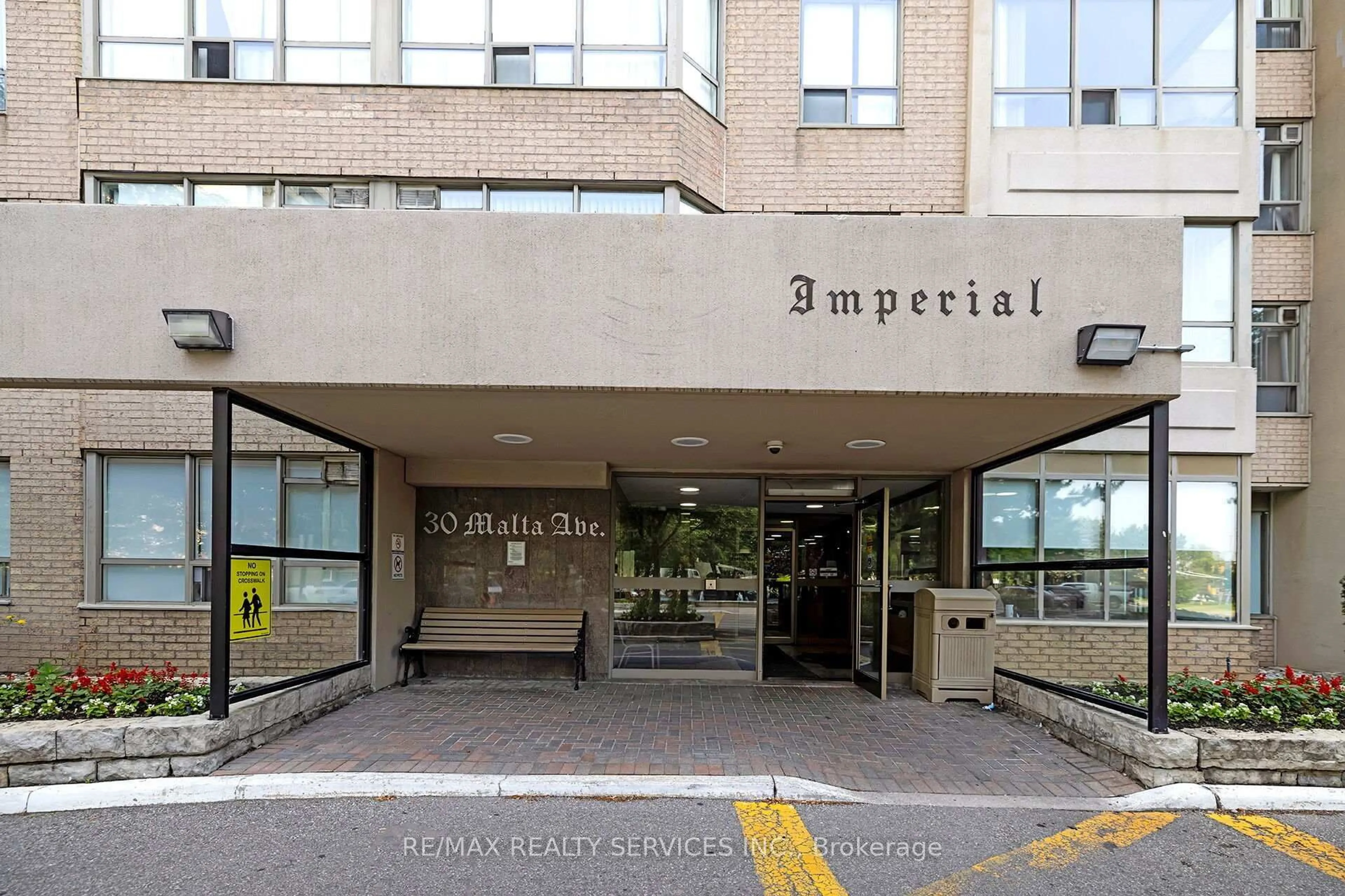 Indoor foyer for 30 Malta Ave #2209, Brampton Ontario L6Y 4W6