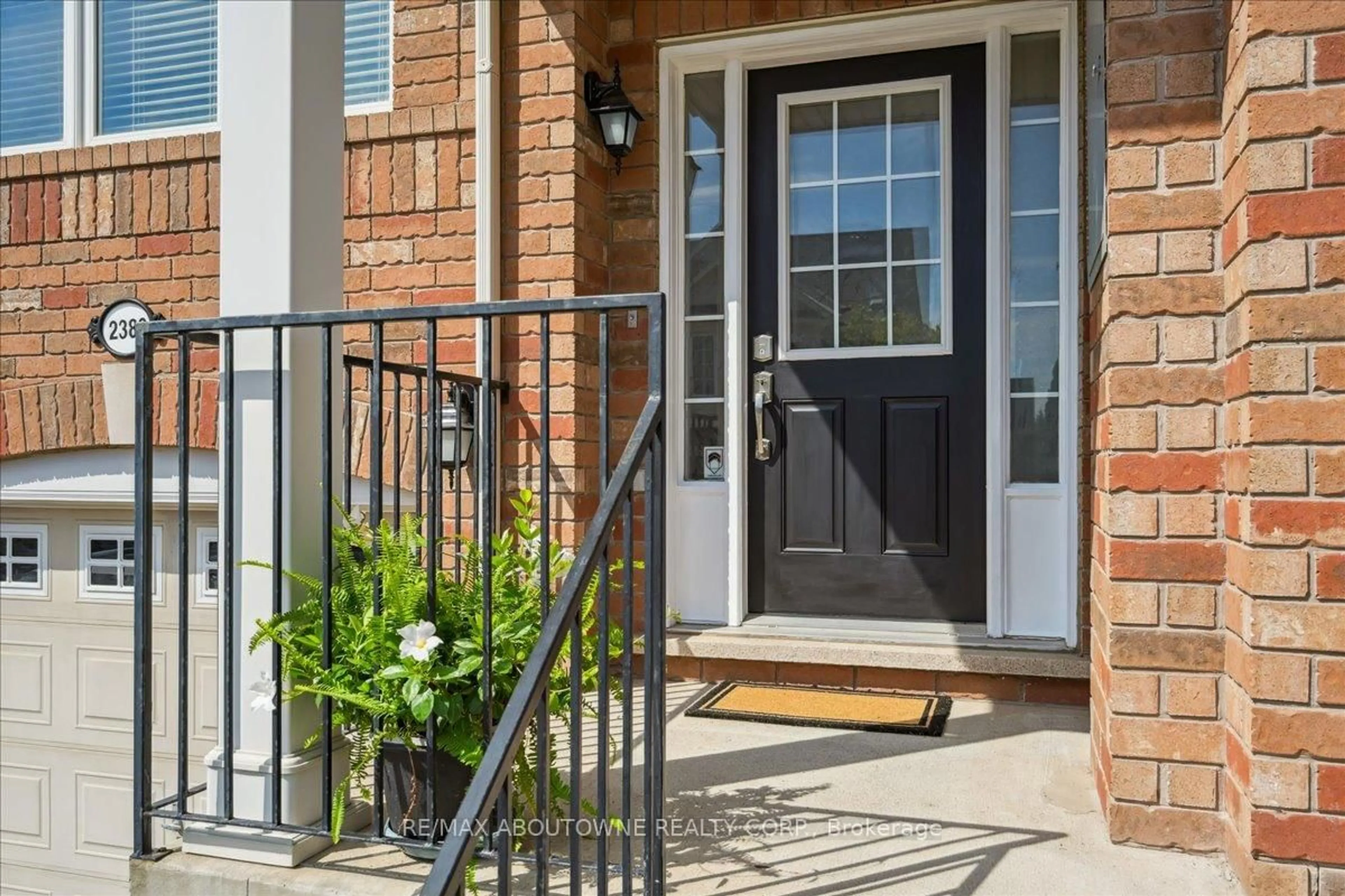Indoor entryway for 2389 Coho Way, Oakville Ontario L6M 0G6