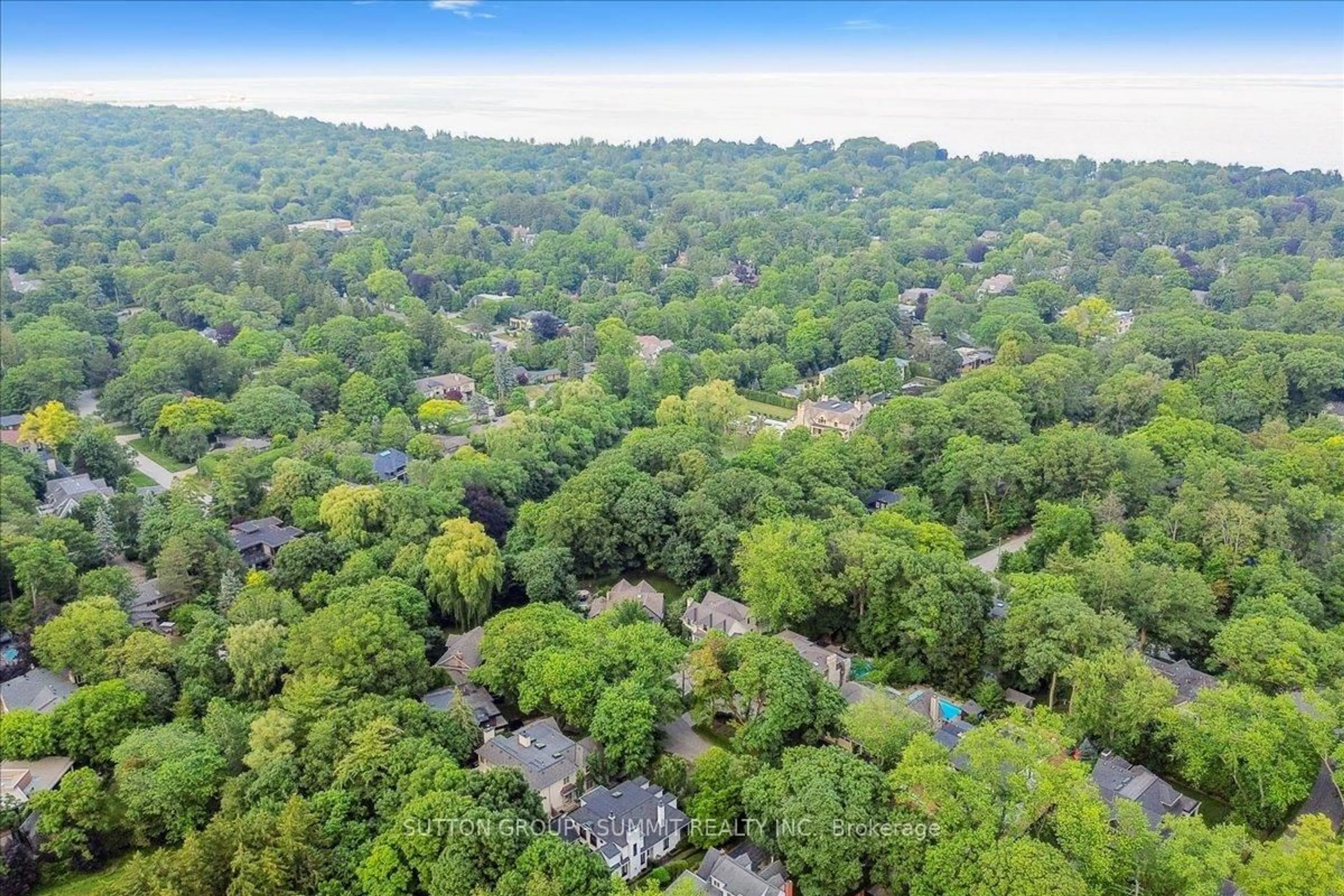 A pic from outside/outdoor area/front of a property/back of a property/a pic from drone, forest/trees view for 1100 Cedar Grove Blvd, Oakville Ontario L6J 2C4