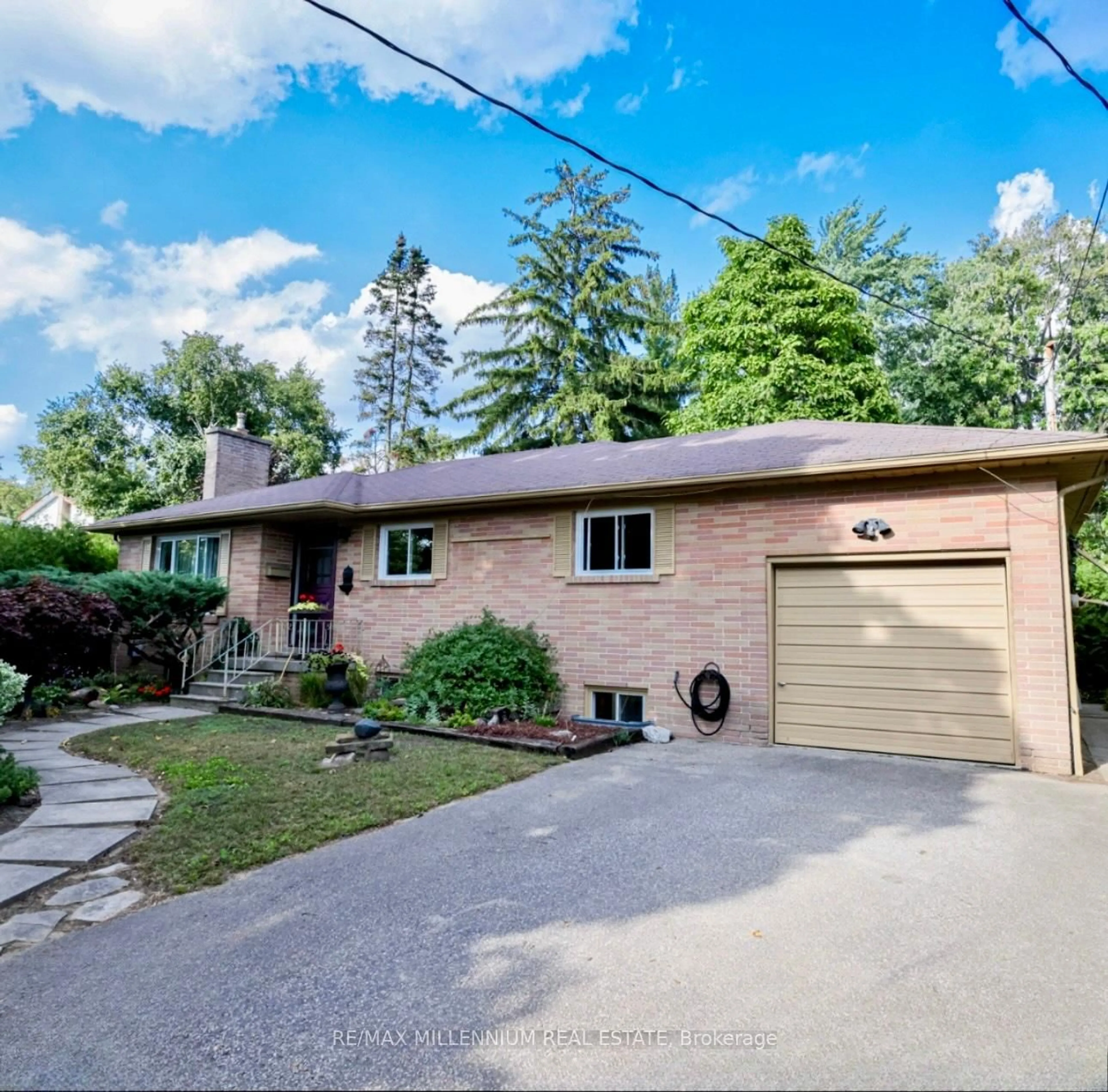 Unknown for 2395 Edenhurst Dr, Mississauga Ontario L5A 2L1