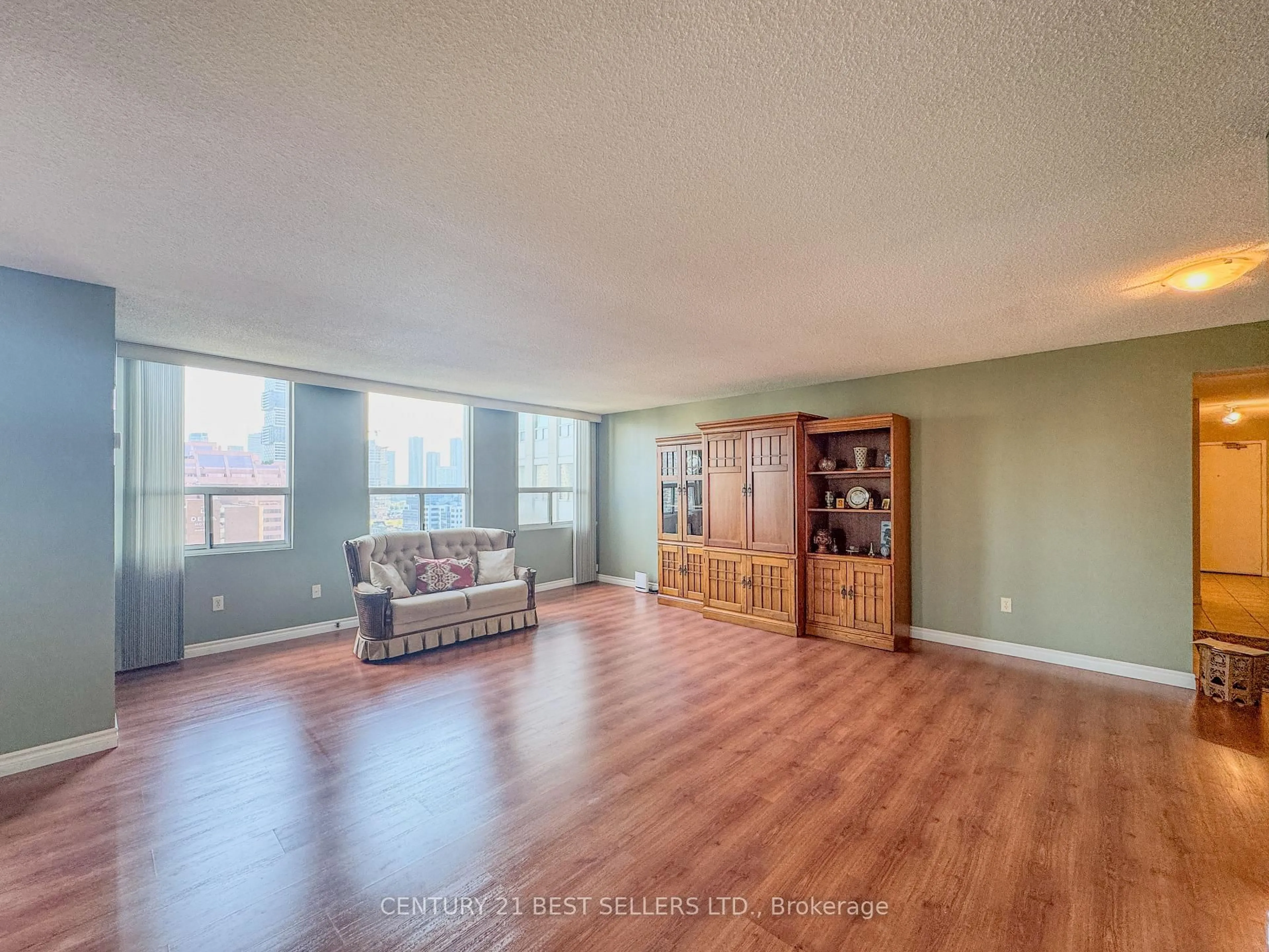 Unknown for 3650 Kaneff Cres #1803, Mississauga Ontario L5A 4A1
