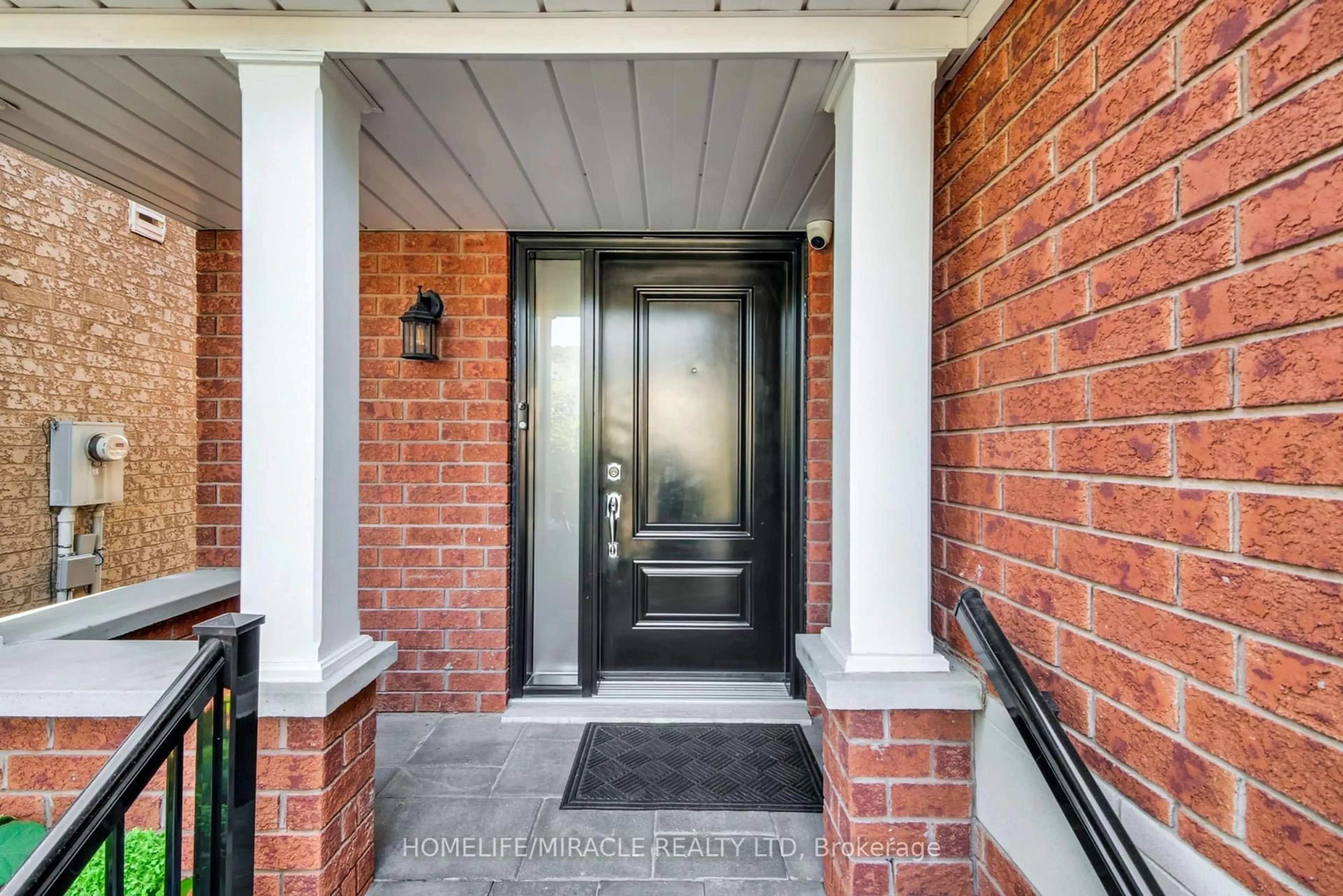 Indoor entryway for 373 Turnberry Cres, Mississauga Ontario L4Z 3W3