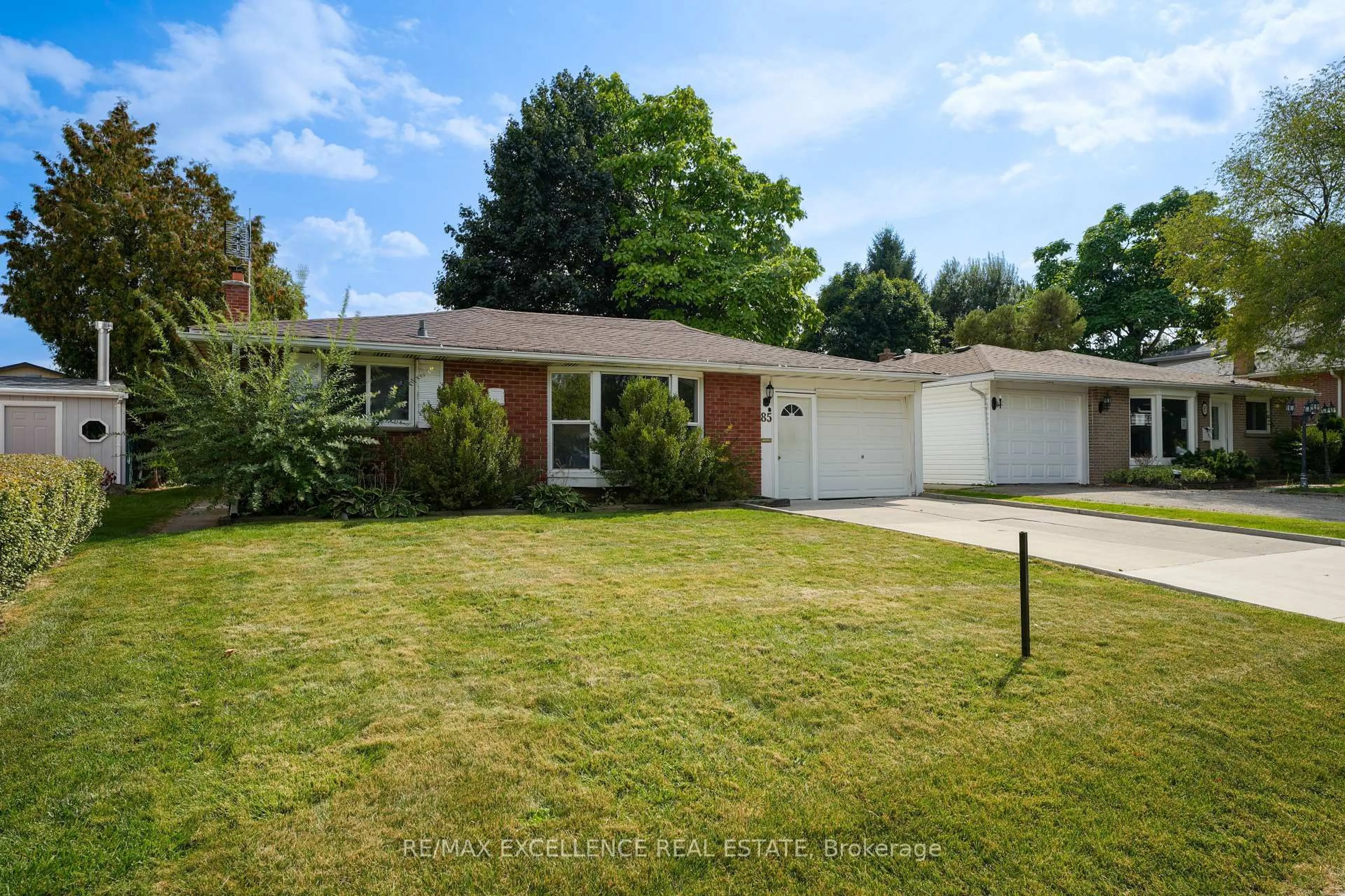 A pic from outside/outdoor area/front of a property/back of a property/a pic from drone, street for 85 Watson Cres, Brampton Ontario L6W 1E5