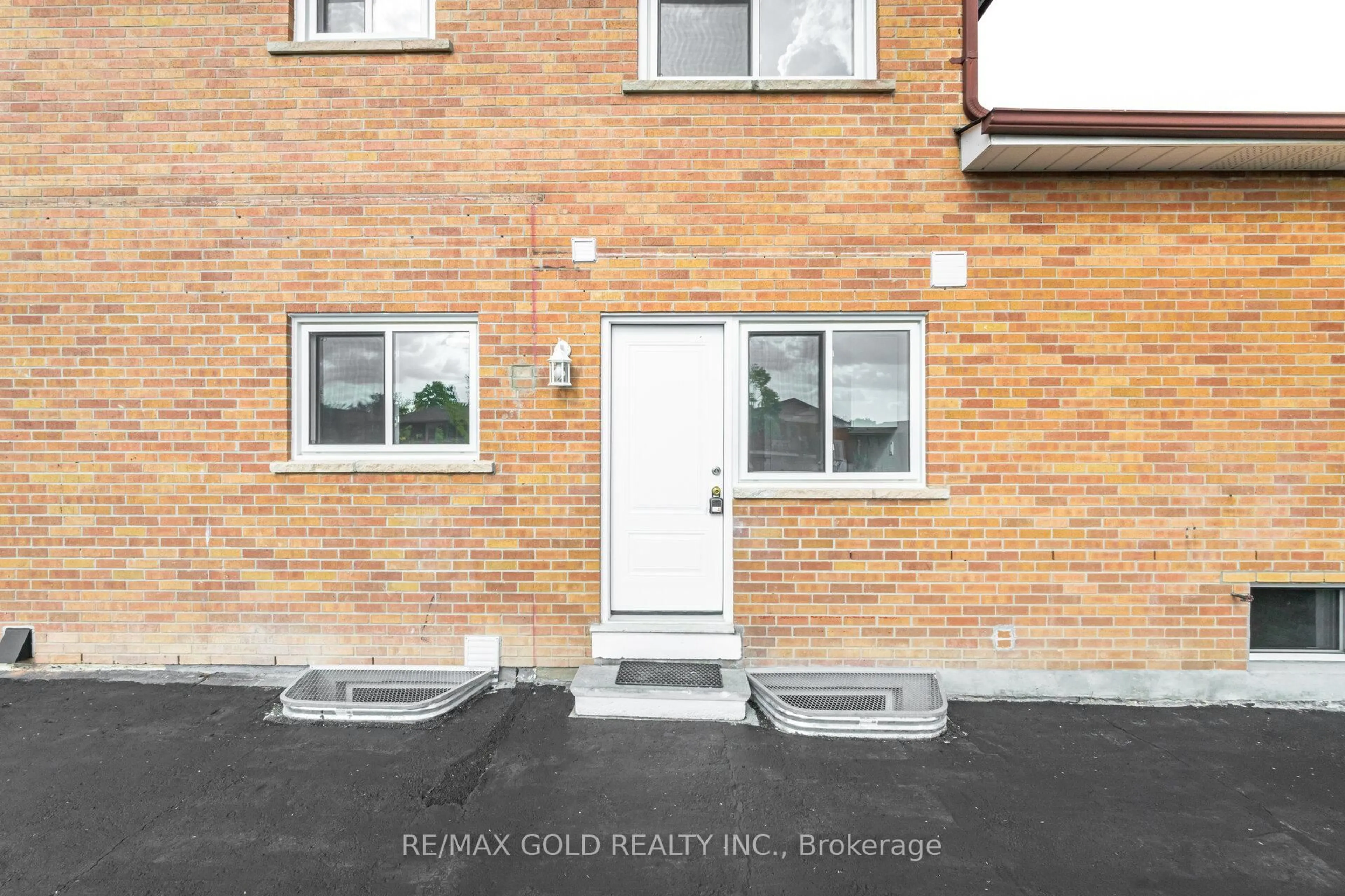 Indoor entryway for 3309 Jolliffe Ave, Mississauga Ontario L4T 1V6