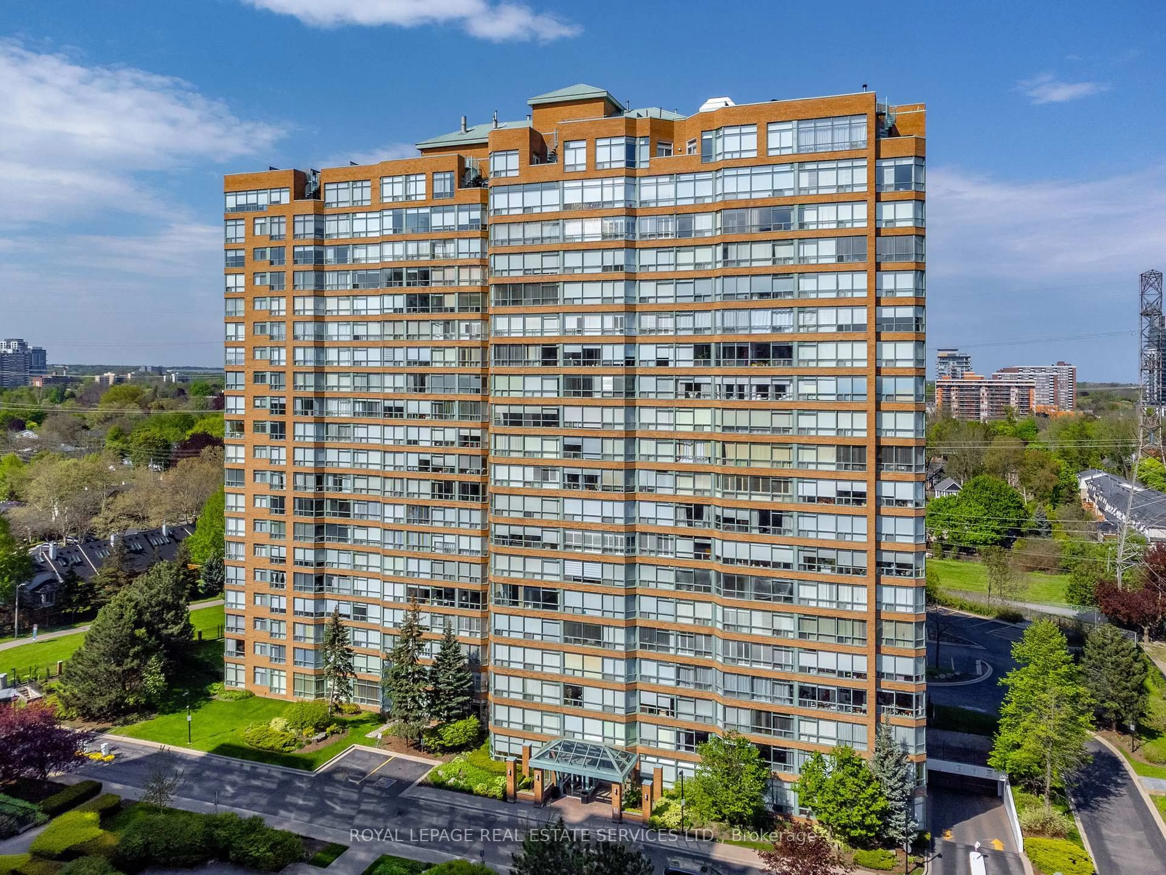A pic from outside/outdoor area/front of a property/back of a property/a pic from drone, city buildings view from balcony for 1276 Maple Crossing Blvd #614, Burlington Ontario L7S 2J9
