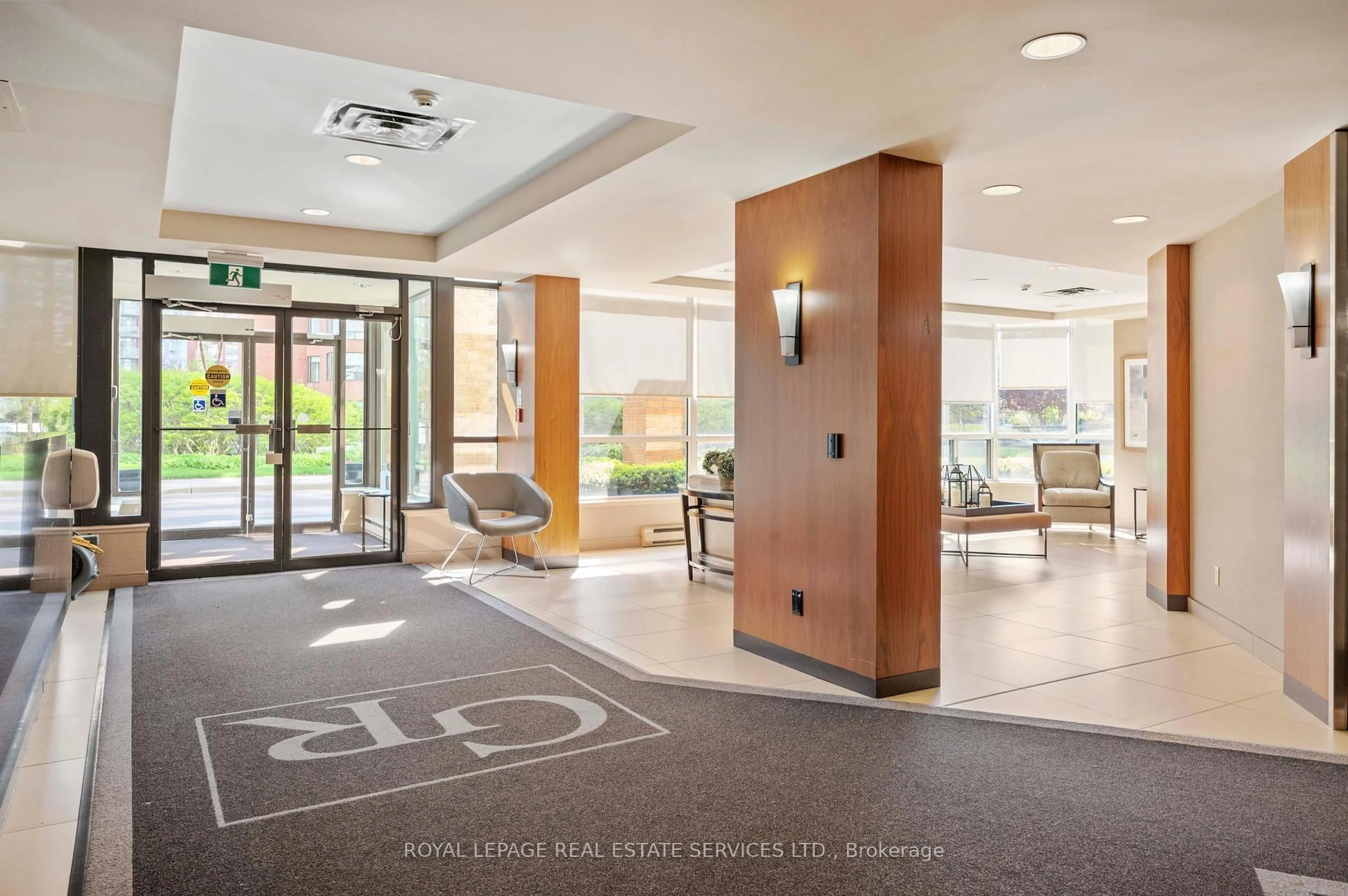 Indoor foyer for 1276 Maple Crossing Blvd #614, Burlington Ontario L7S 2J9
