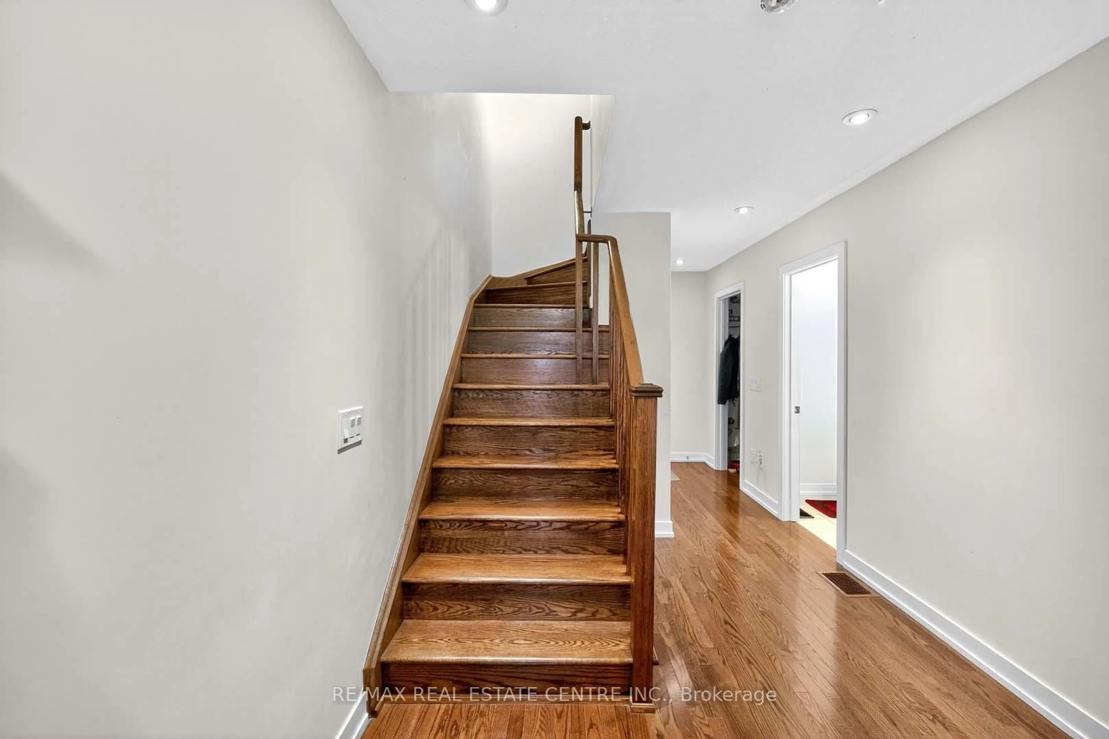 Unknown for 164 Inspire Blvd, Brampton Ontario L6R 3X7