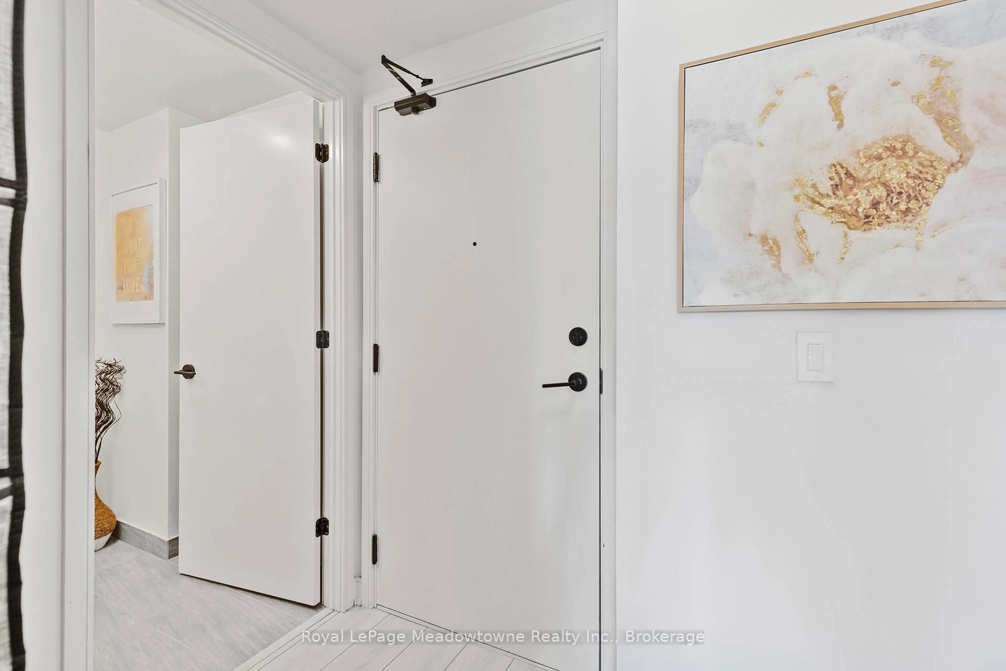 Indoor entryway for 8010 Derry Rd, Milton Ontario L9T 2X5
