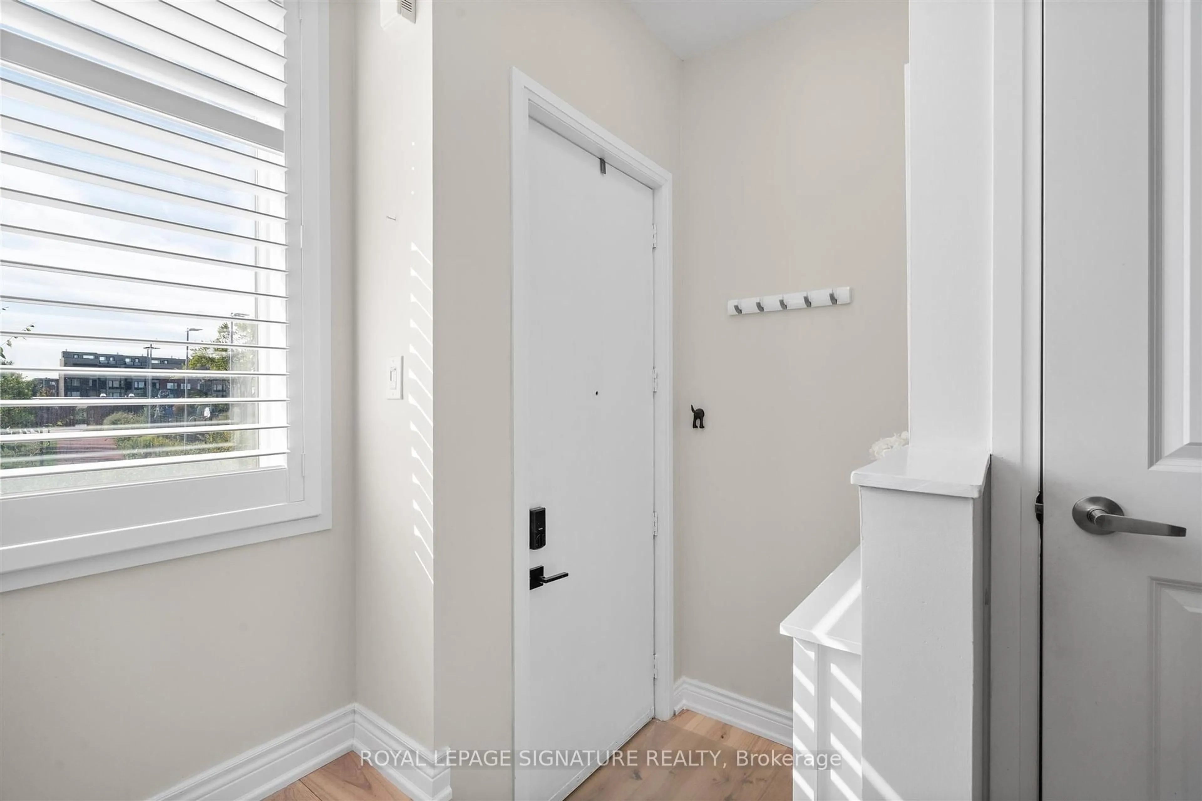 Indoor entryway for 120 Frederick Tisdale Dr #2, Toronto Ontario M3K 0A8