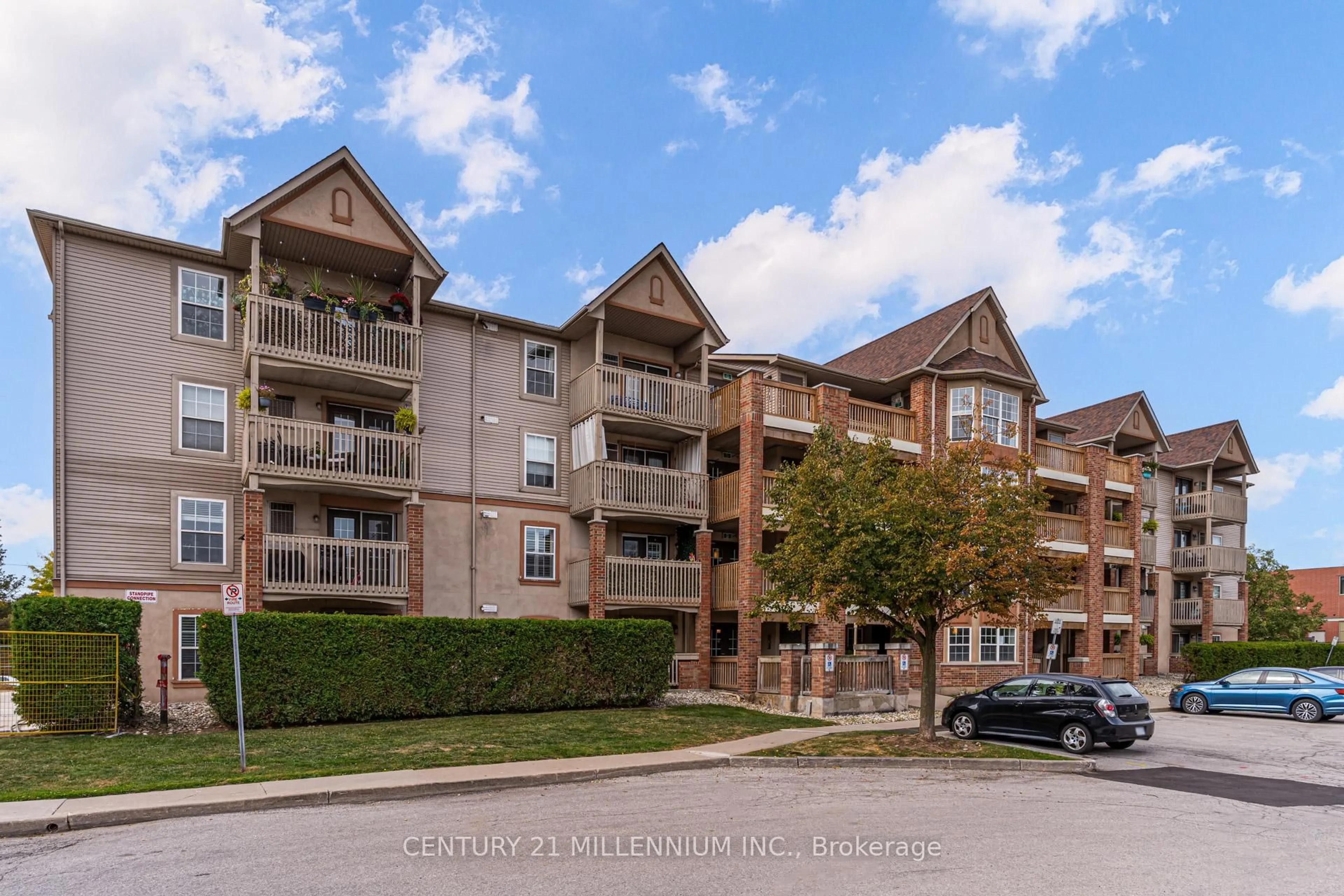 A pic from outside/outdoor area/front of a property/back of a property/a pic from drone, unknown for 4003 Kilmer Dr #110, Burlington Ontario L7M 4M1
