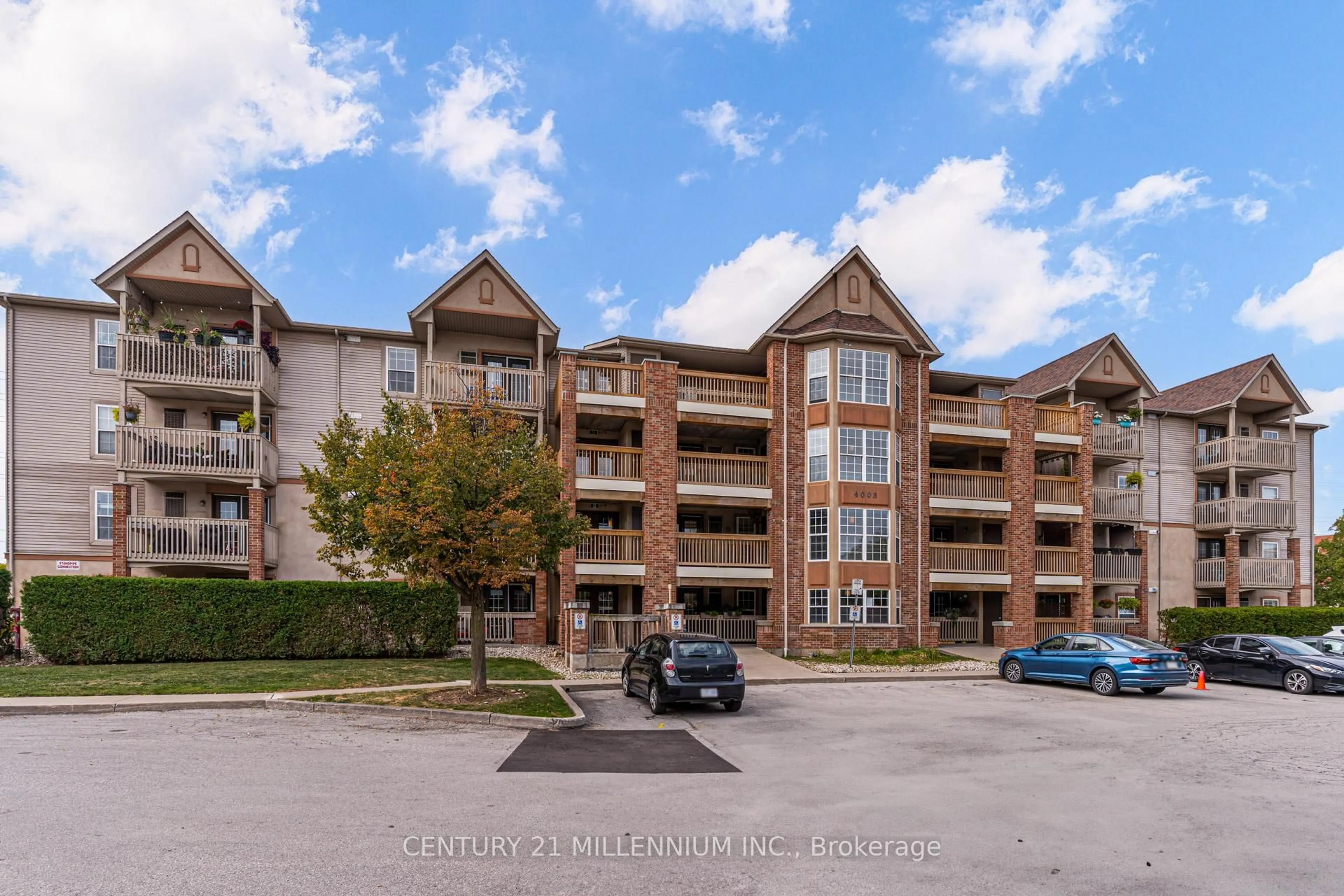 A pic from outside/outdoor area/front of a property/back of a property/a pic from drone, unknown for 4003 Kilmer Dr #110, Burlington Ontario L7M 4M1