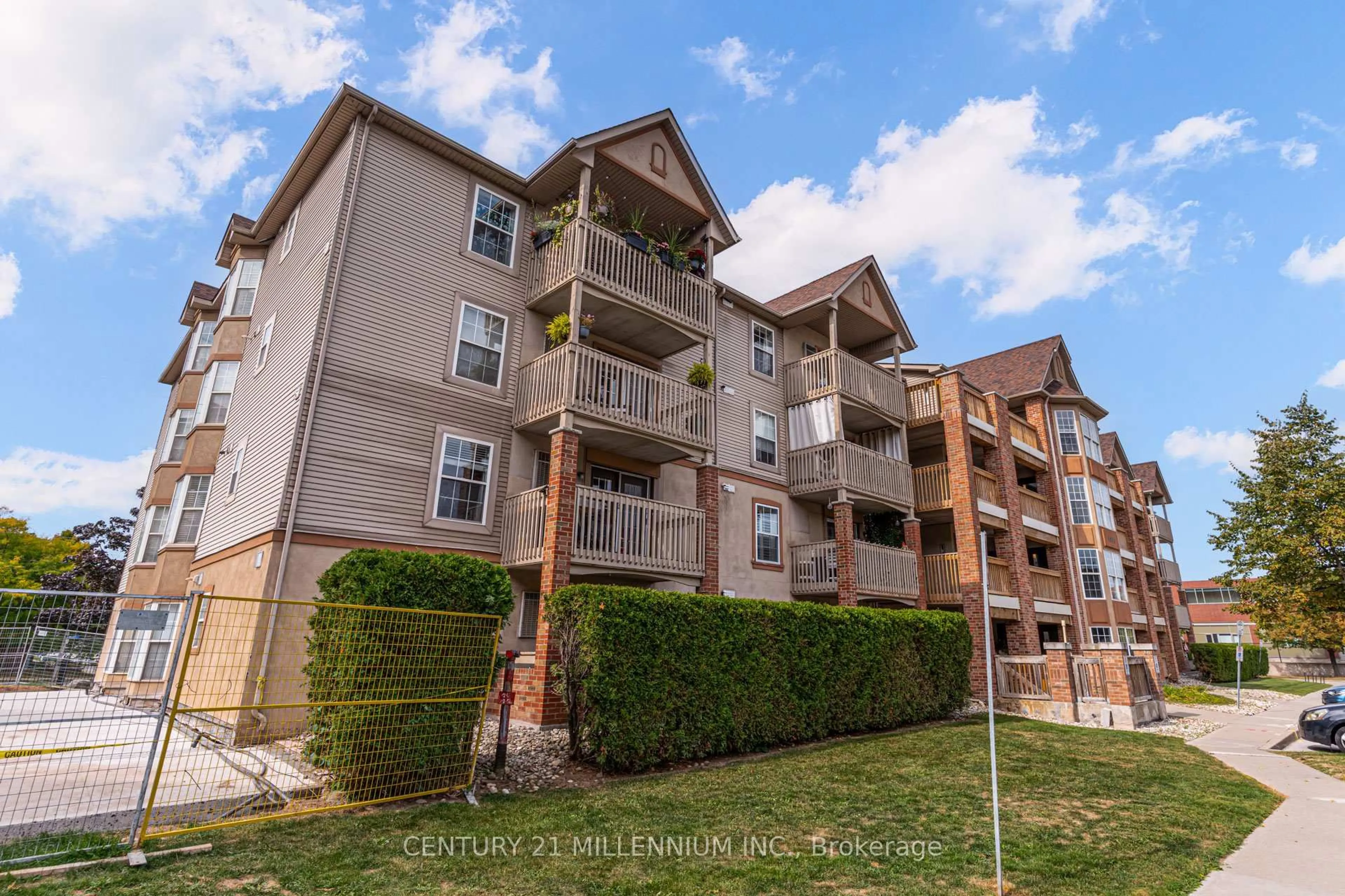 A pic from outside/outdoor area/front of a property/back of a property/a pic from drone, unknown for 4003 Kilmer Dr #110, Burlington Ontario L7M 4M1