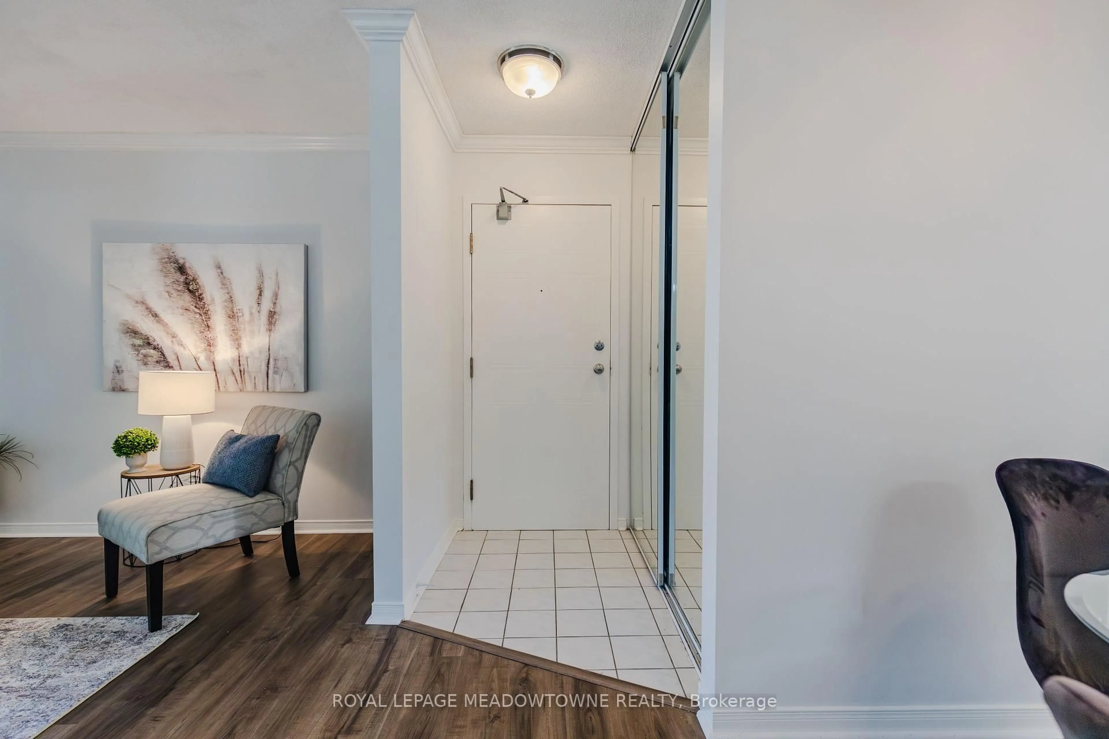 Indoor entryway for 1496 Pilgrims Way #112, Oakville Ontario L6M 3G9
