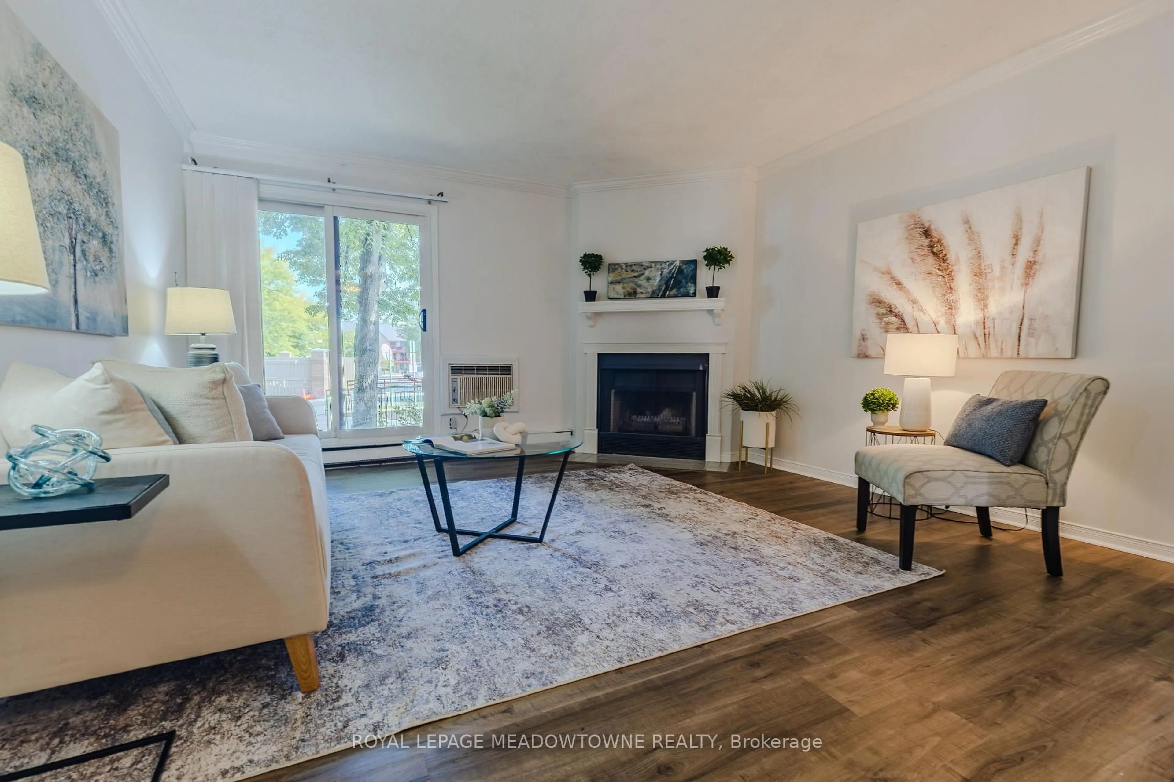 Living room with furniture, unknown for 1496 Pilgrims Way #112, Oakville Ontario L6M 3G9