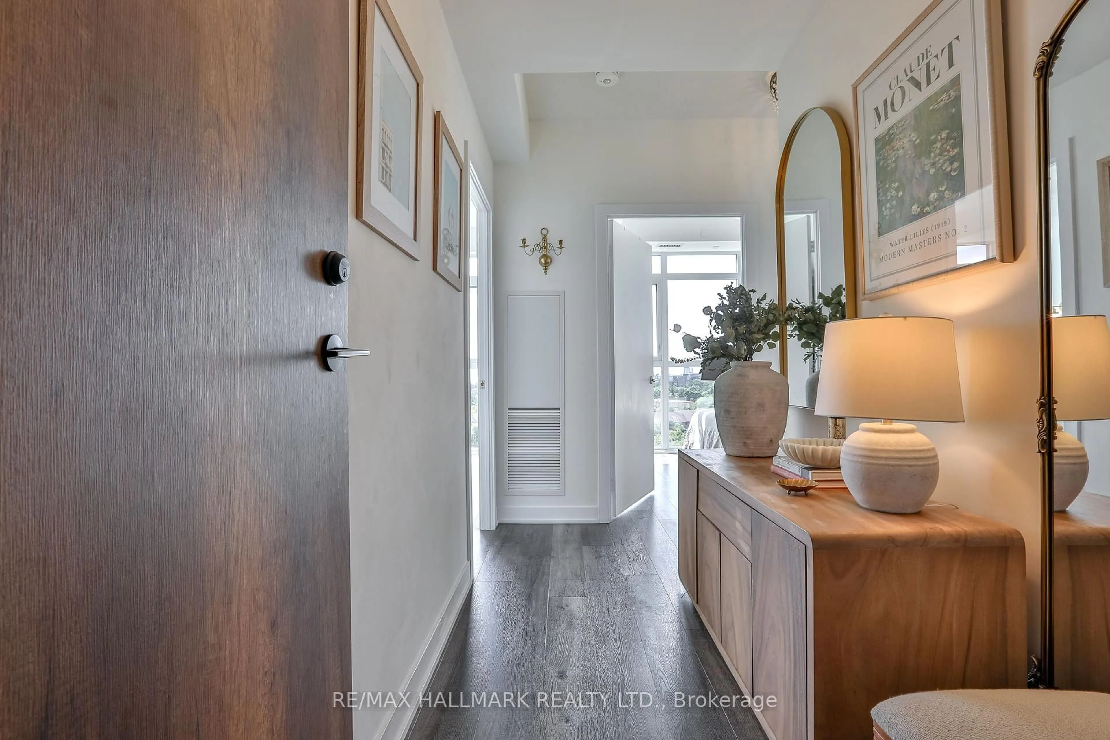 Indoor entryway for 251 Manitoba St #1016, Toronto Ontario M8Y 4G9