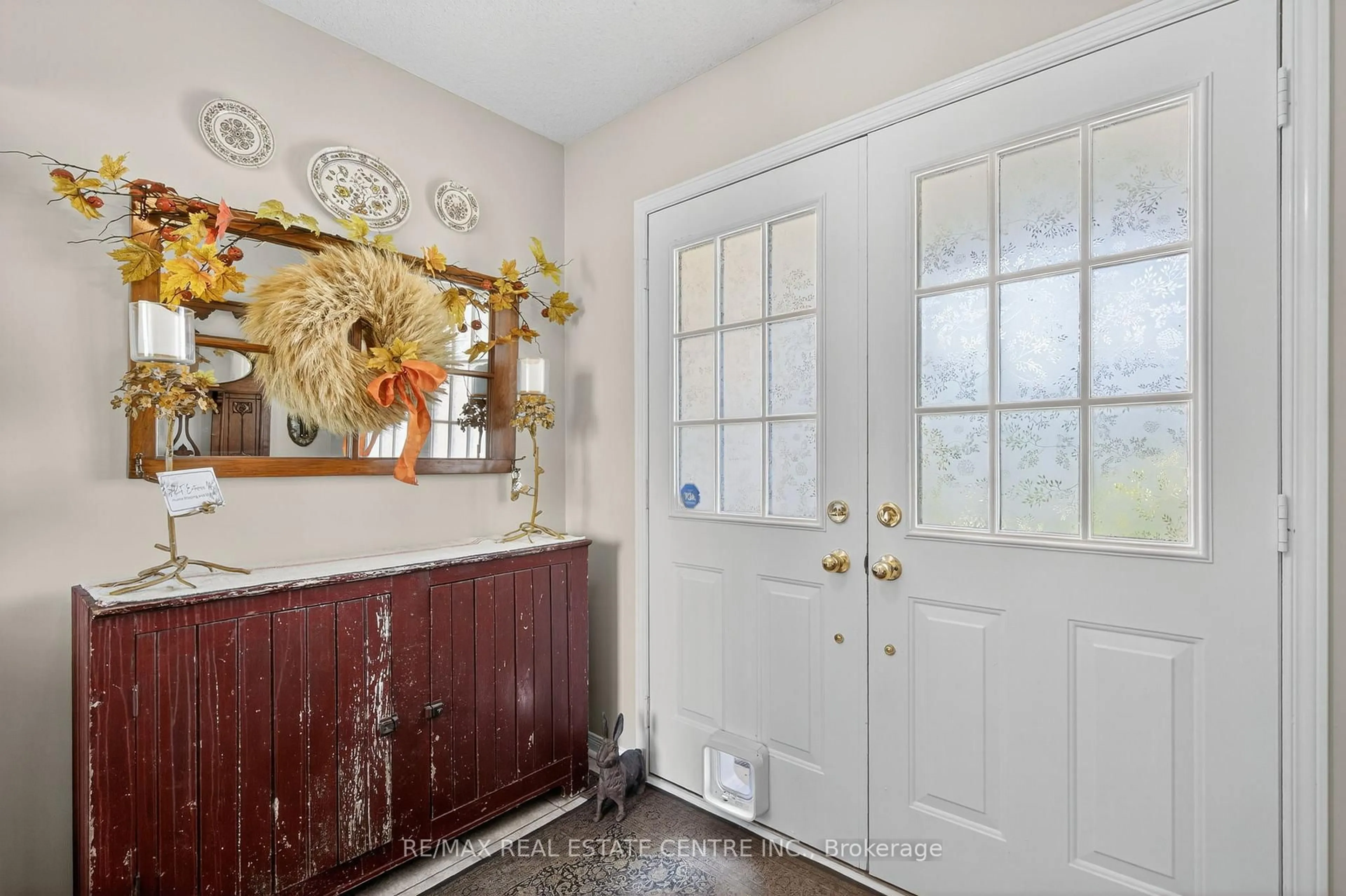 Indoor entryway for 64 Big Moe Cres, Brampton Ontario L6P 1J8